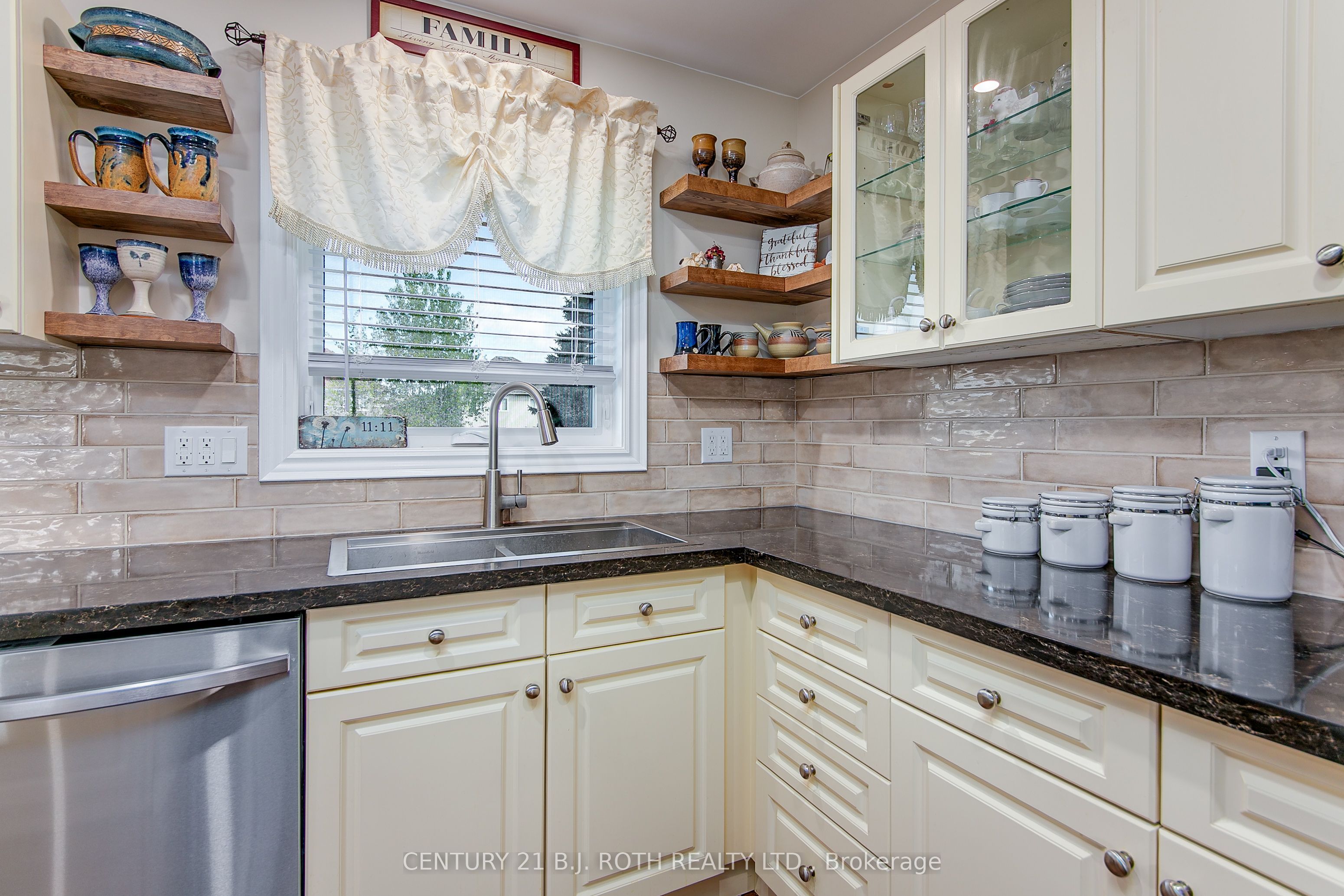 239 Centre Street Property Photo 6