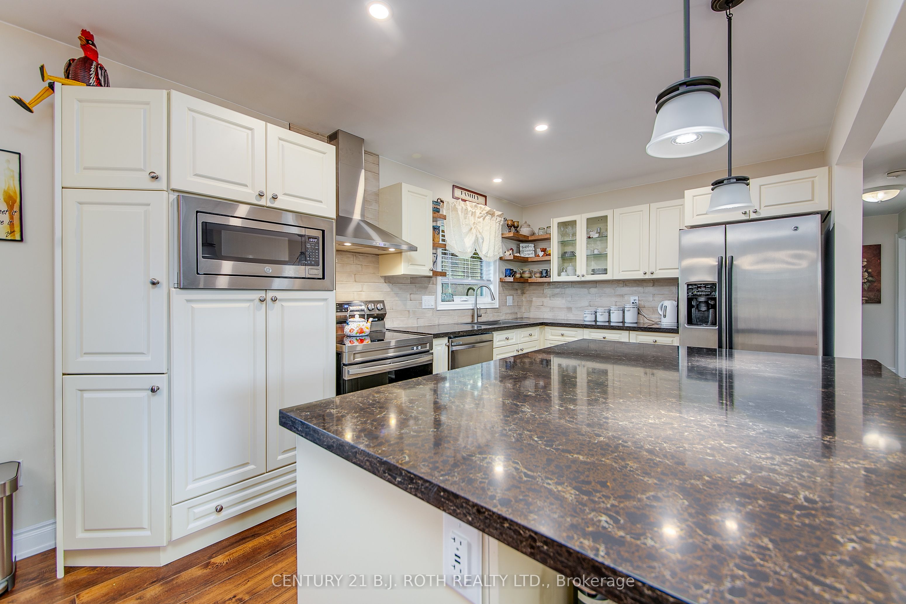 239 Centre Street Property Photo 8
