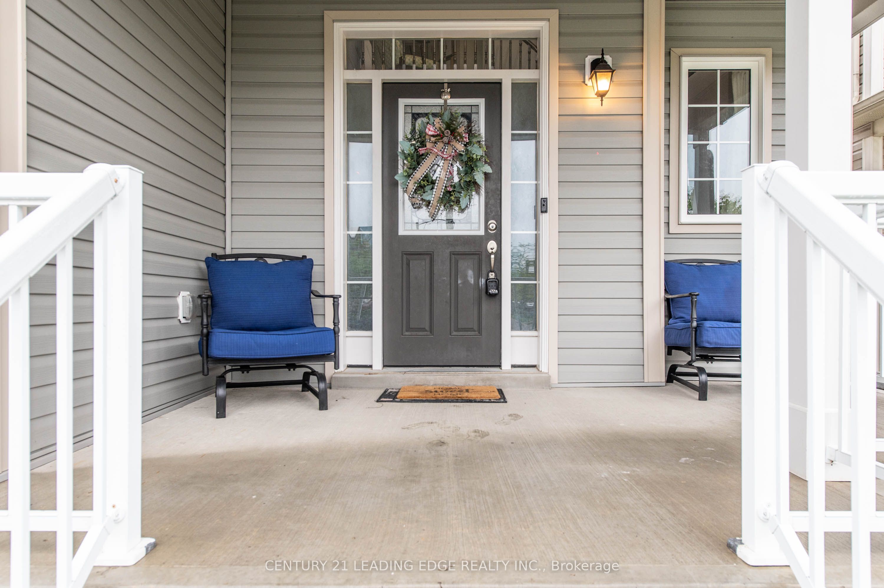 83 Thornlodge Drive Property Photo 3