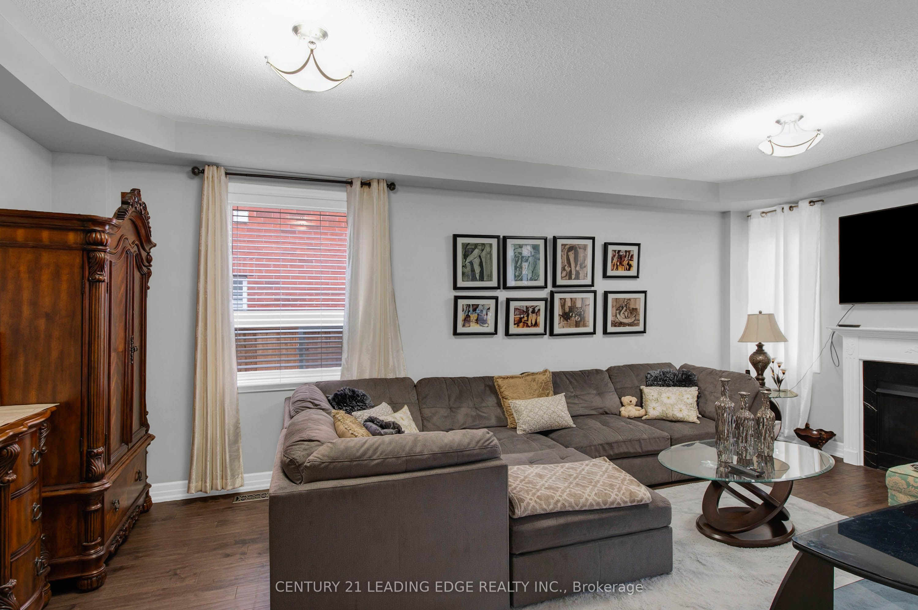 83 Thornlodge Drive Property Photo 6