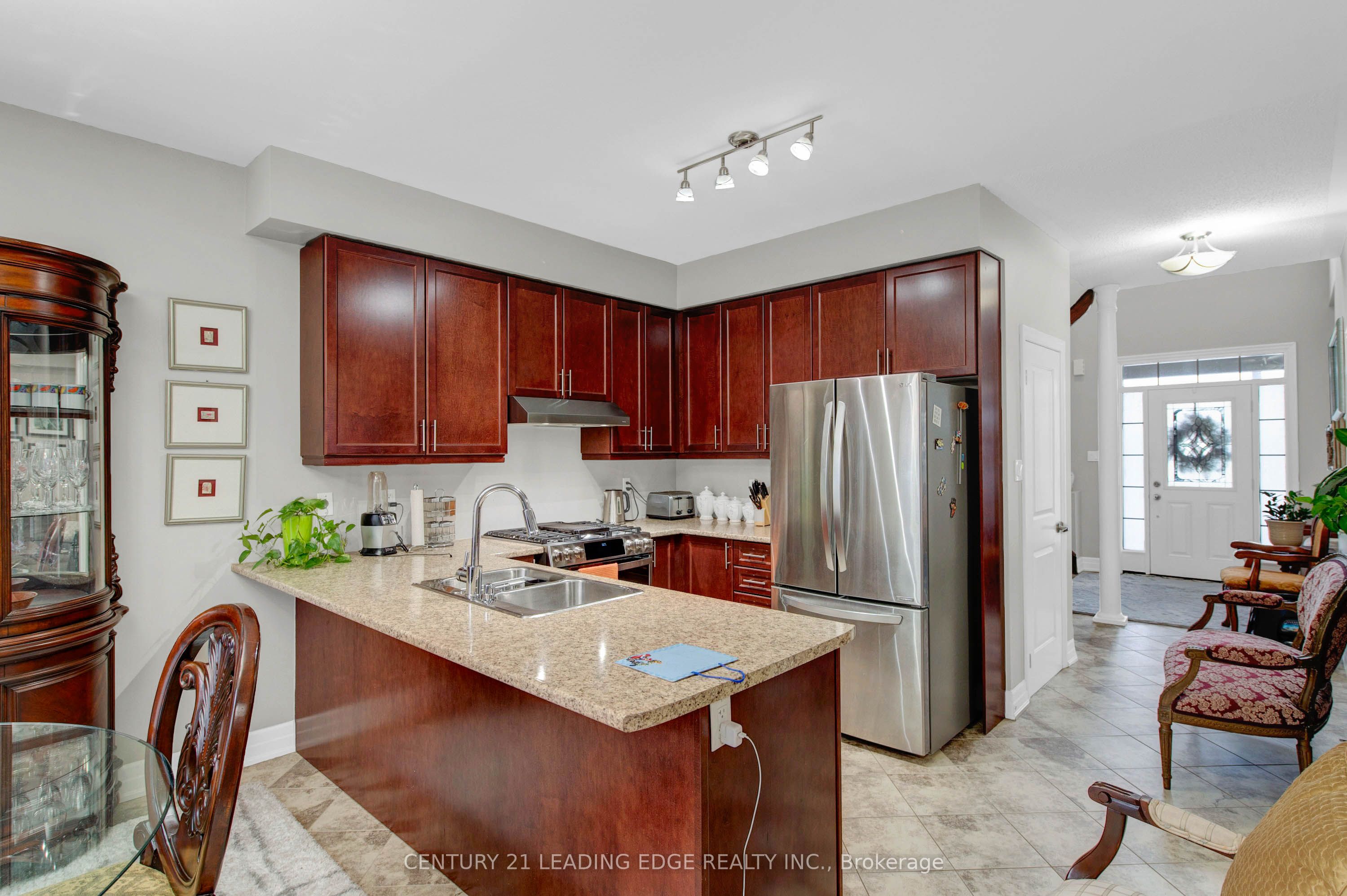 83 Thornlodge Drive Property Photo 9