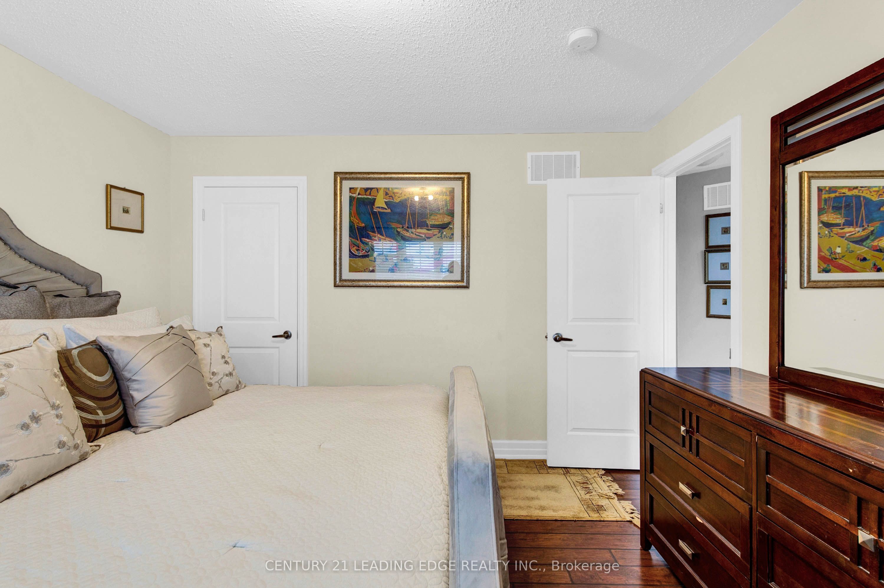 83 Thornlodge Drive Property Photo 25