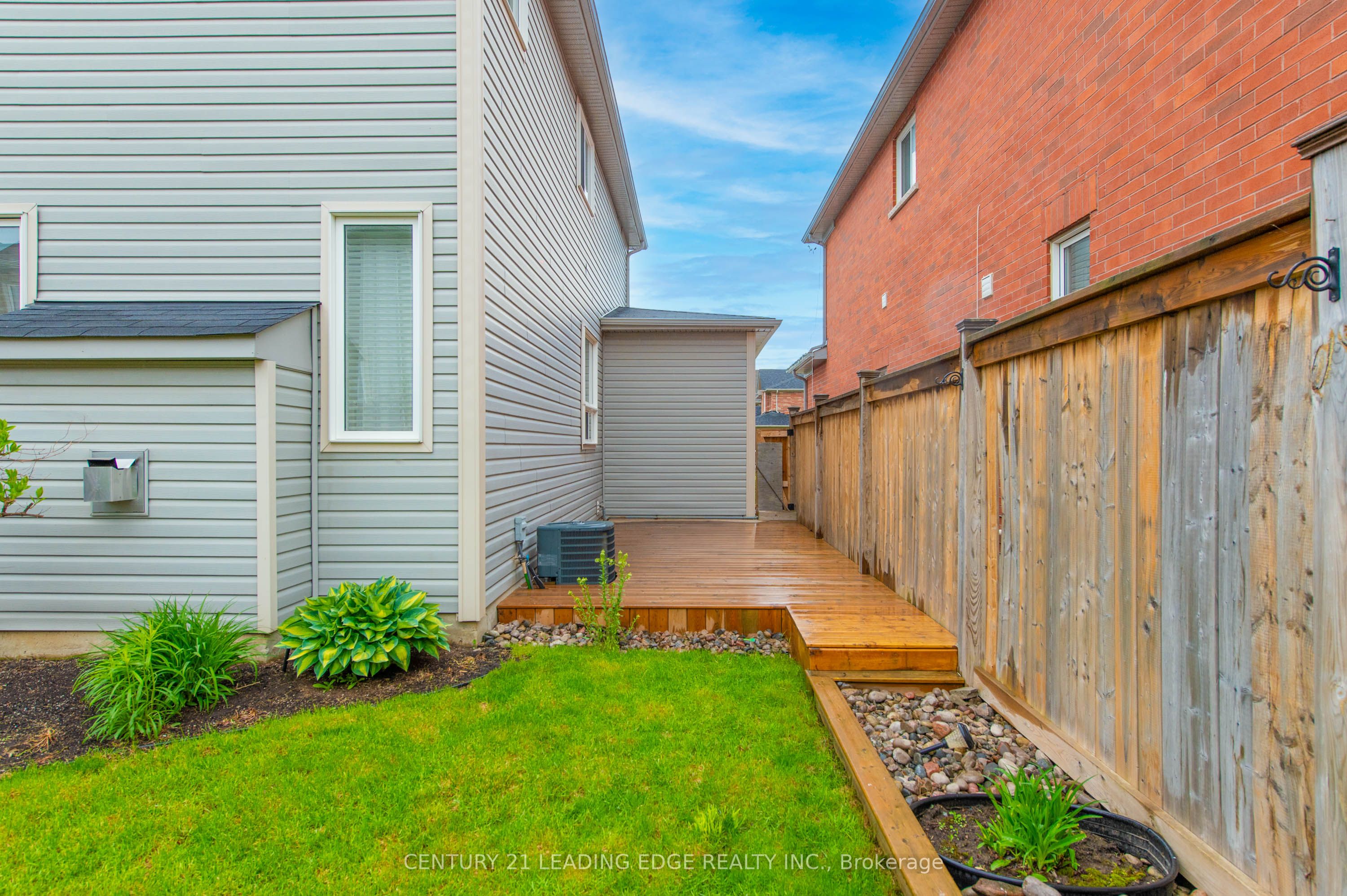 83 Thornlodge Drive Property Photo 32