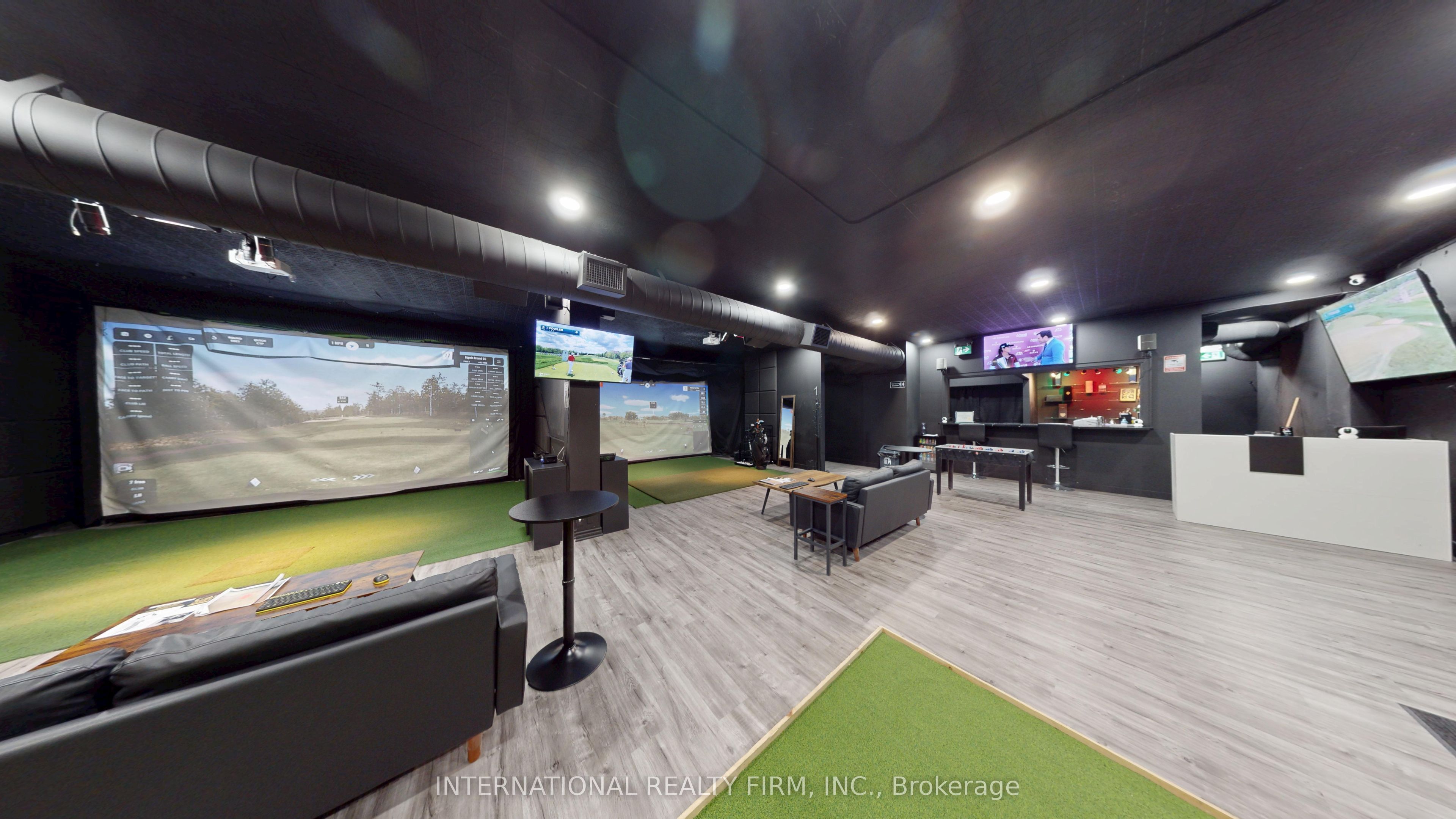 15230 Yonge St Property Photo