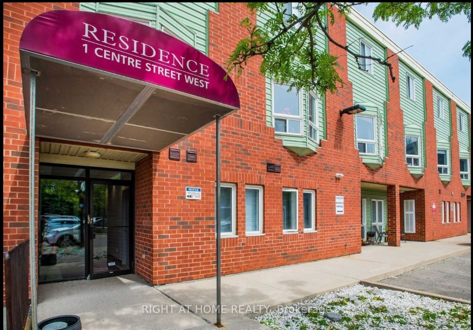 1 Centre St W Property Photo