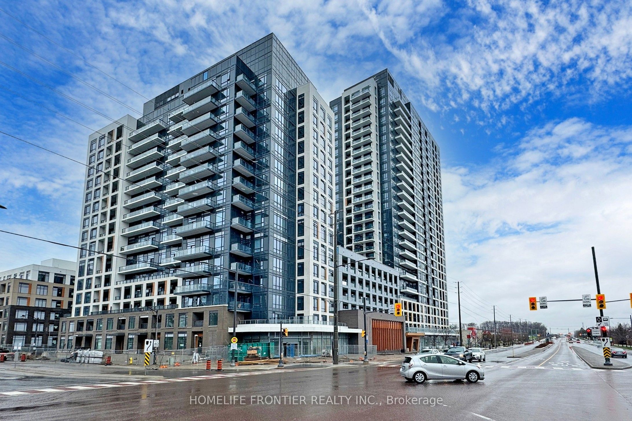 7950 Bathurst St Property Photo 1