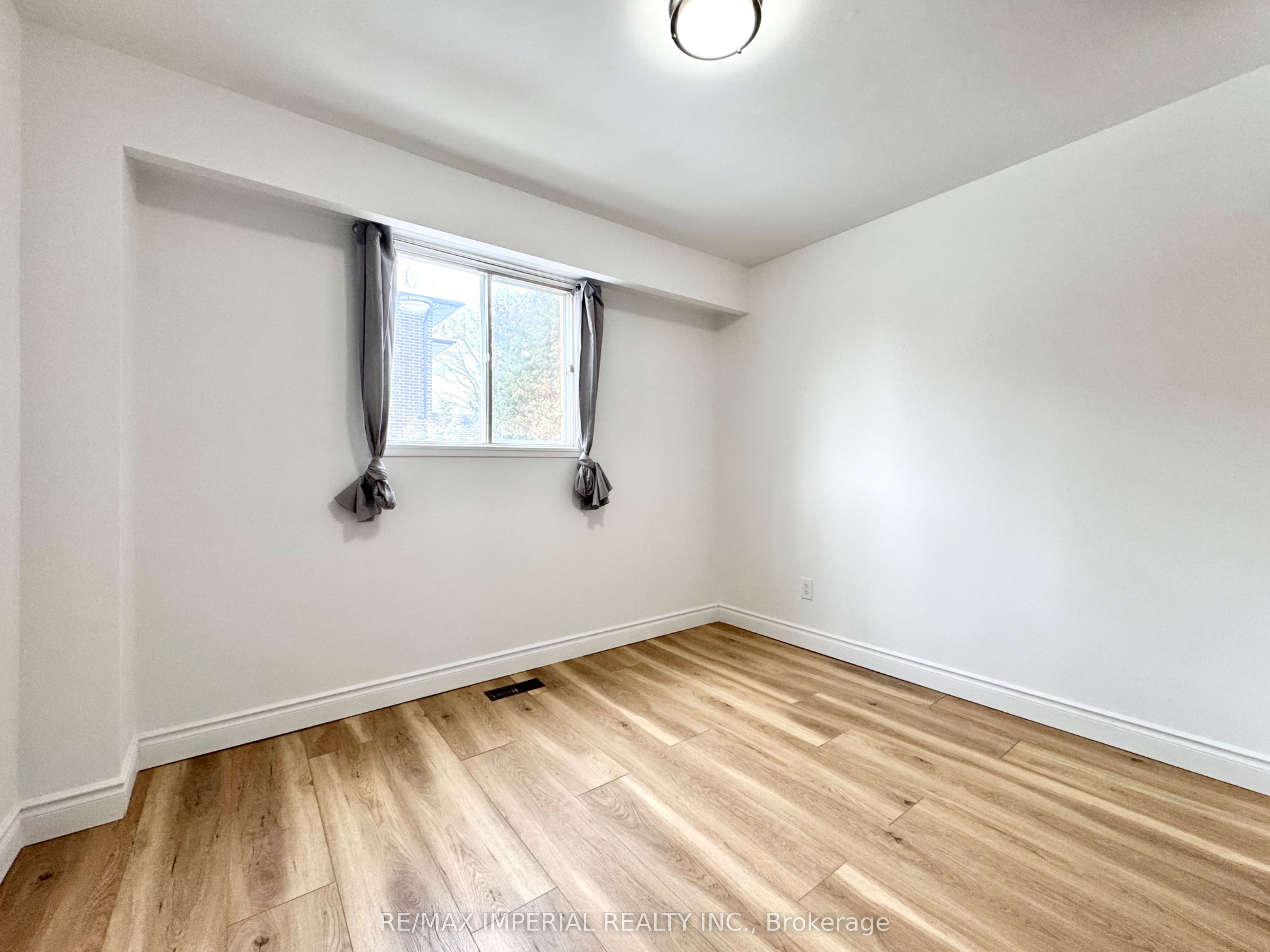 70 Ramona Boulevard Lower Property Photo 7