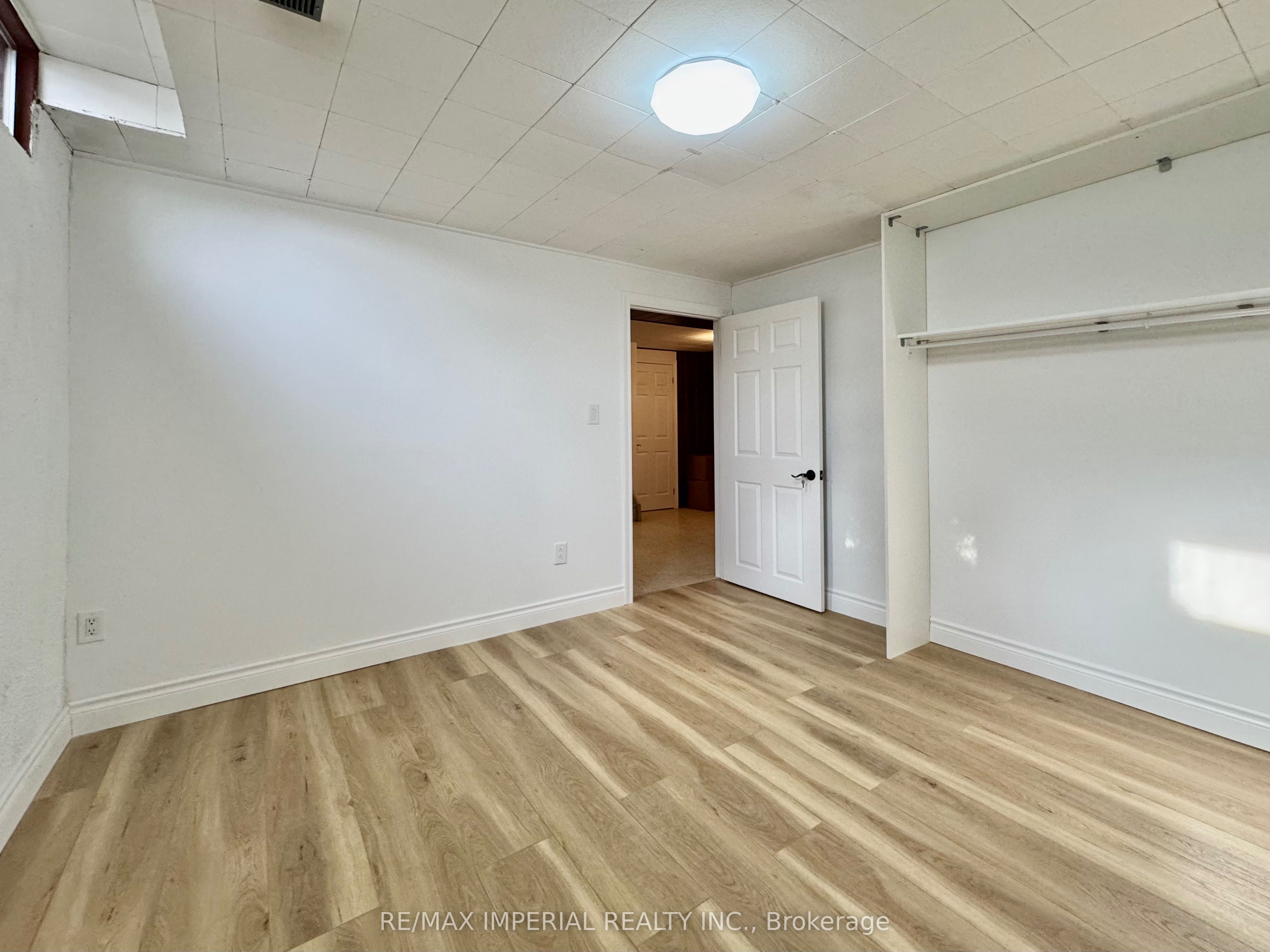 70 Ramona Boulevard Lower Property Photo 8