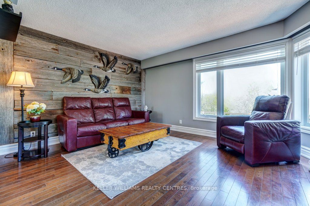 34 Meadowlands Dr Property Photo 3