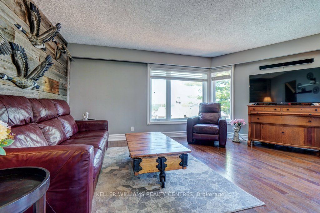 34 Meadowlands Dr Property Photo 4