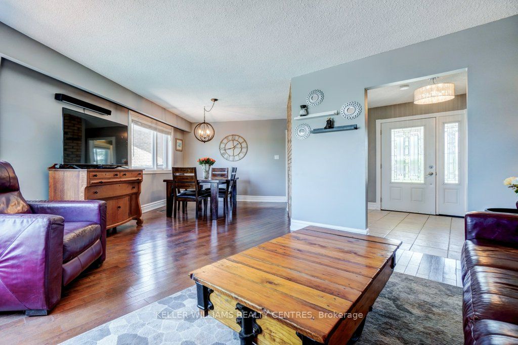 34 Meadowlands Dr Property Photo 5