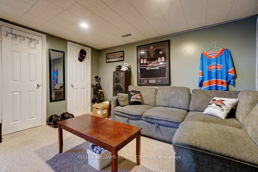34 Meadowlands Dr Property Photo 28