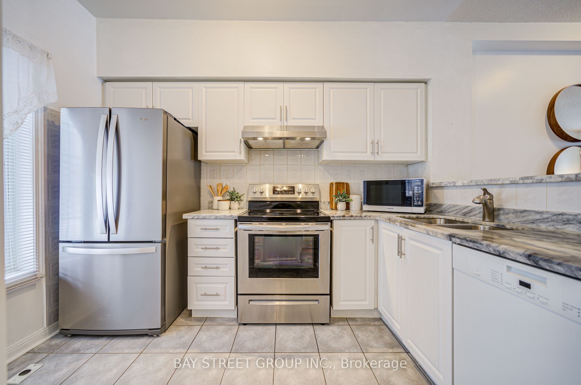 #6 - 10 St Moritz Way Property Photo 1