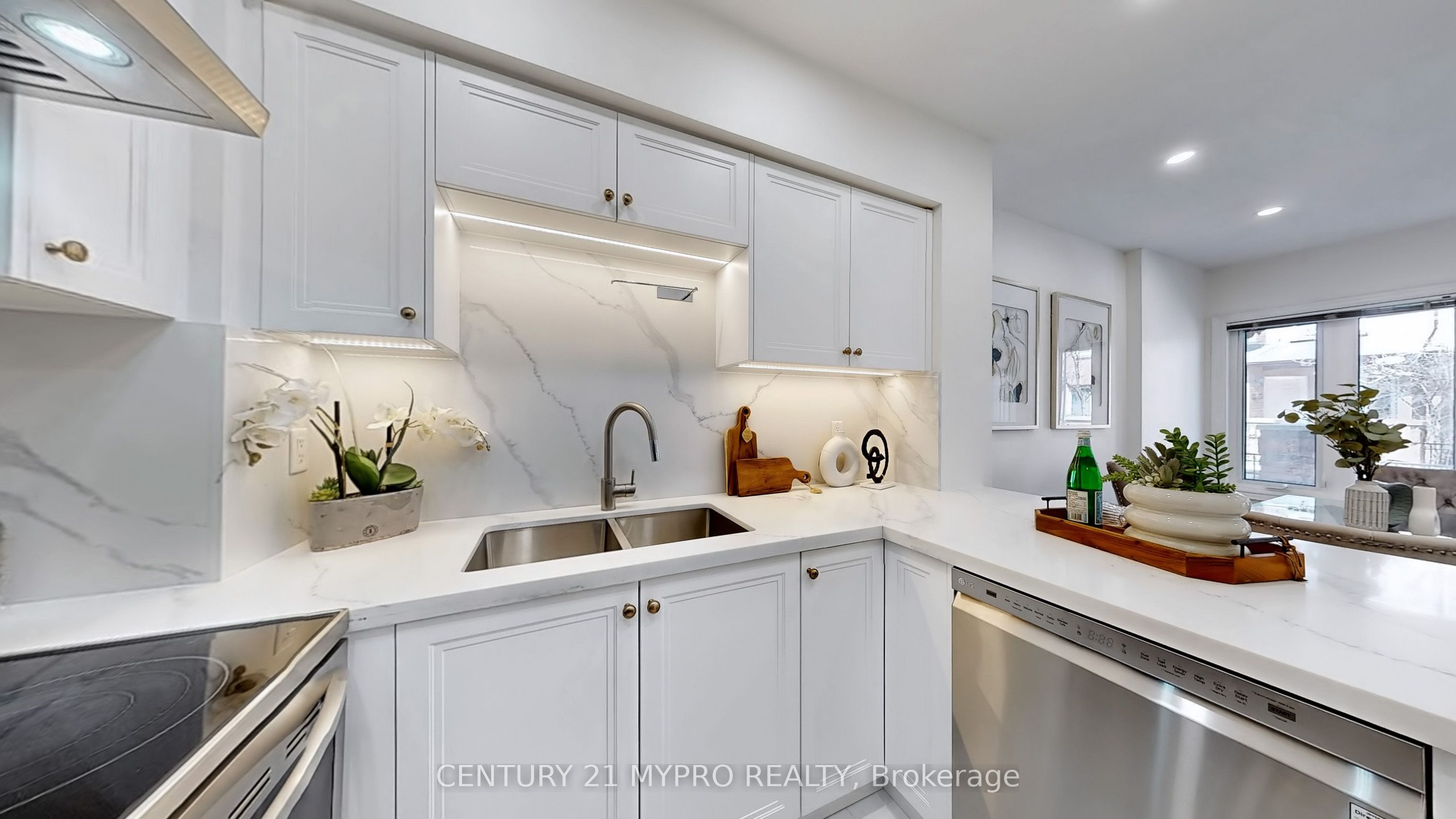 #32 - 735 New Westminster Drive Property Photo 10