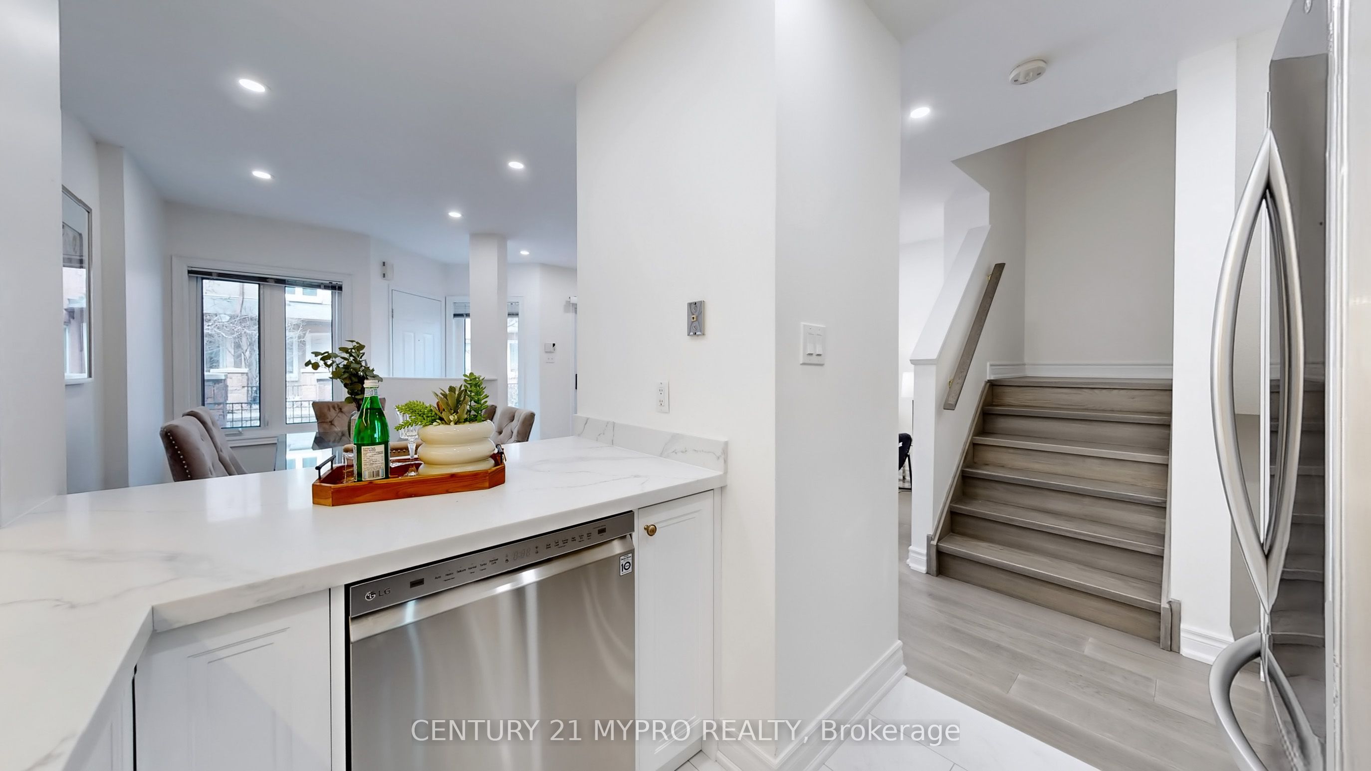 #32 - 735 New Westminster Drive Property Photo 13
