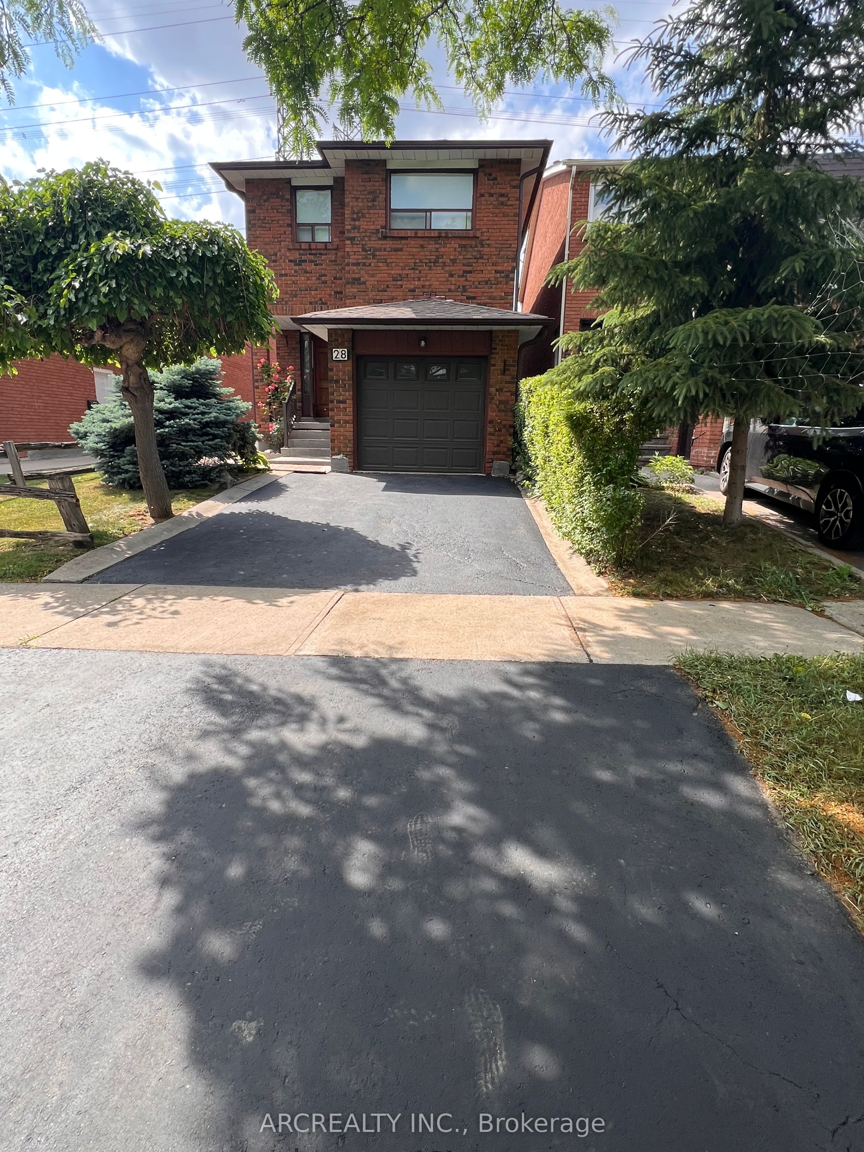 28 Oakmount Crescent Property Photo 1