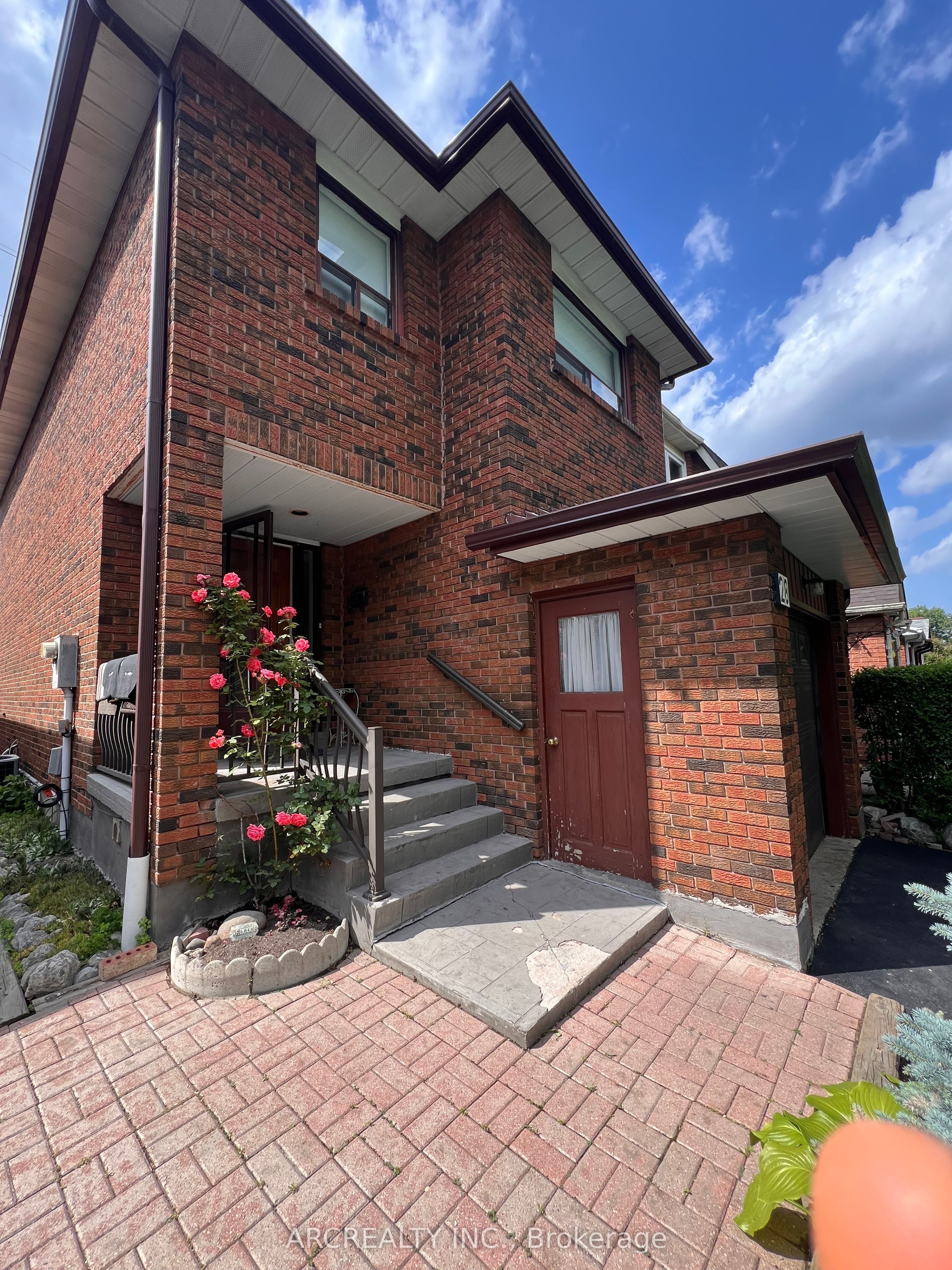 28 Oakmount Crescent Property Photo 3