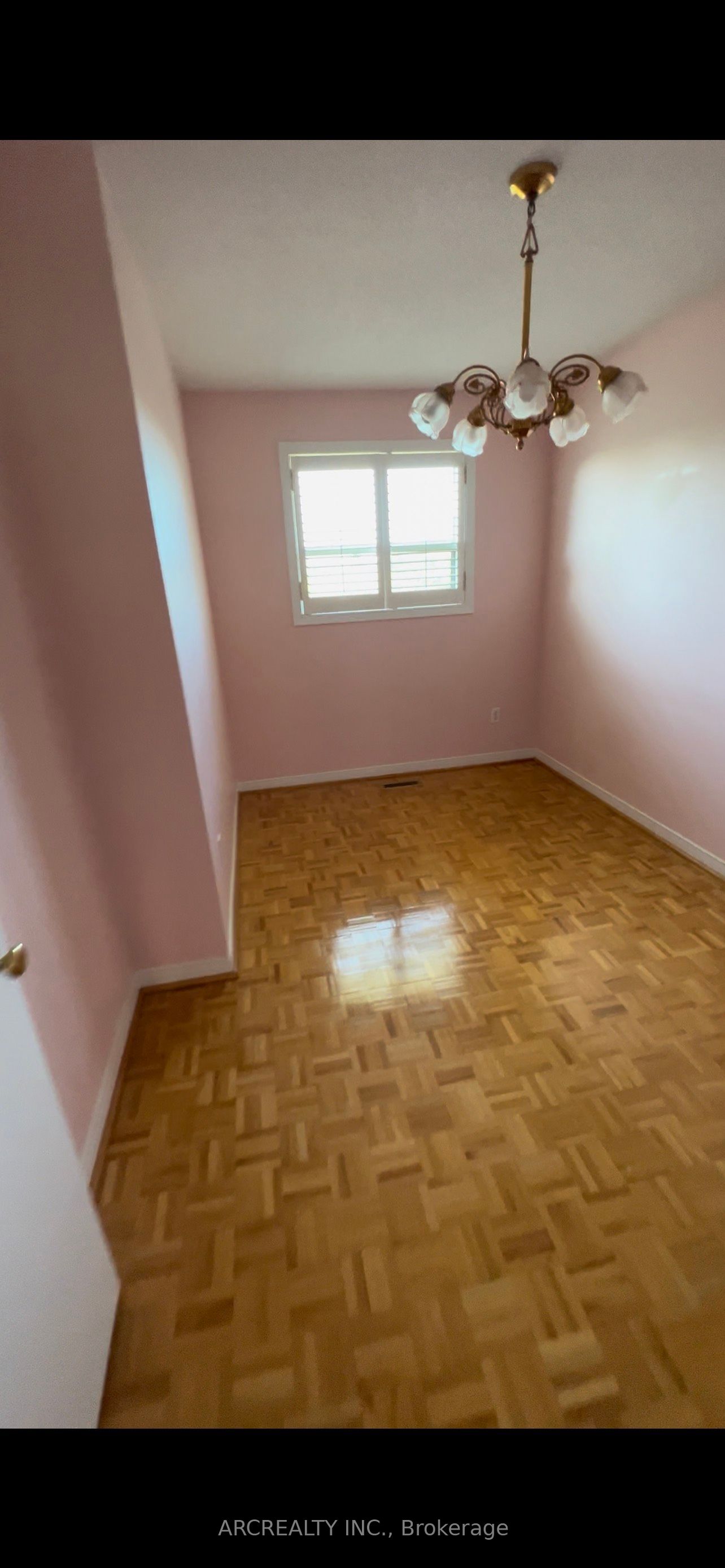 28 Oakmount Crescent Property Photo 6