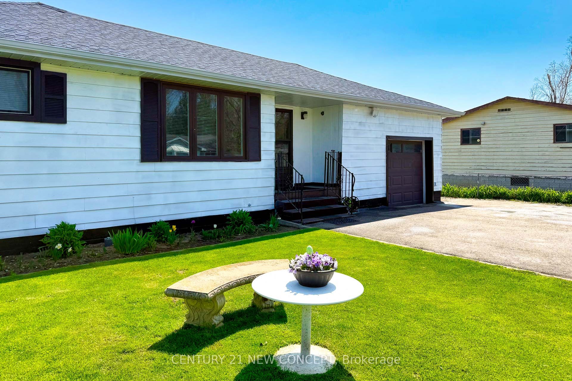 831 Norval Road Property Photo 6