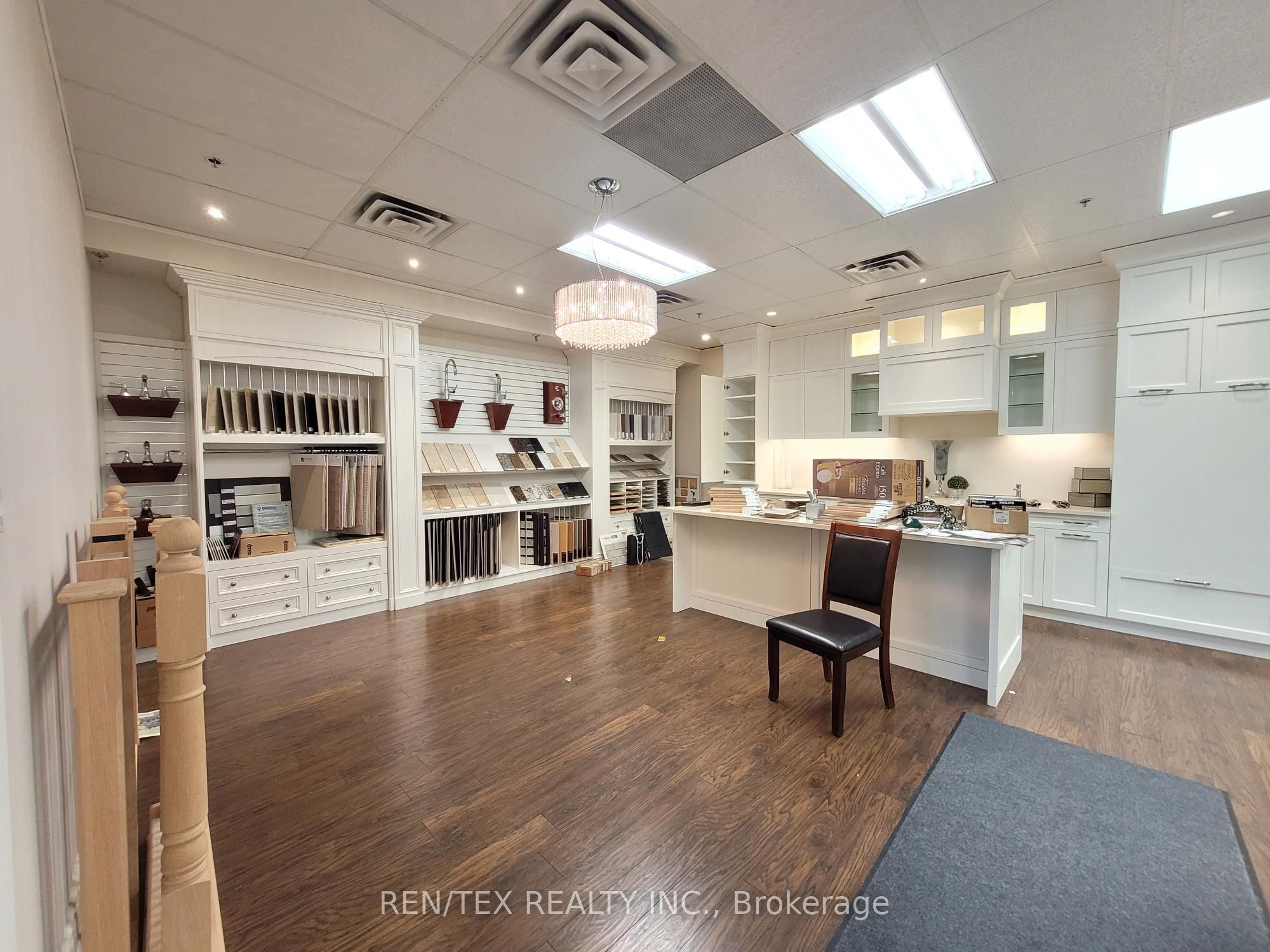 #100 - 50 West Wilmot Street Property Photo 3