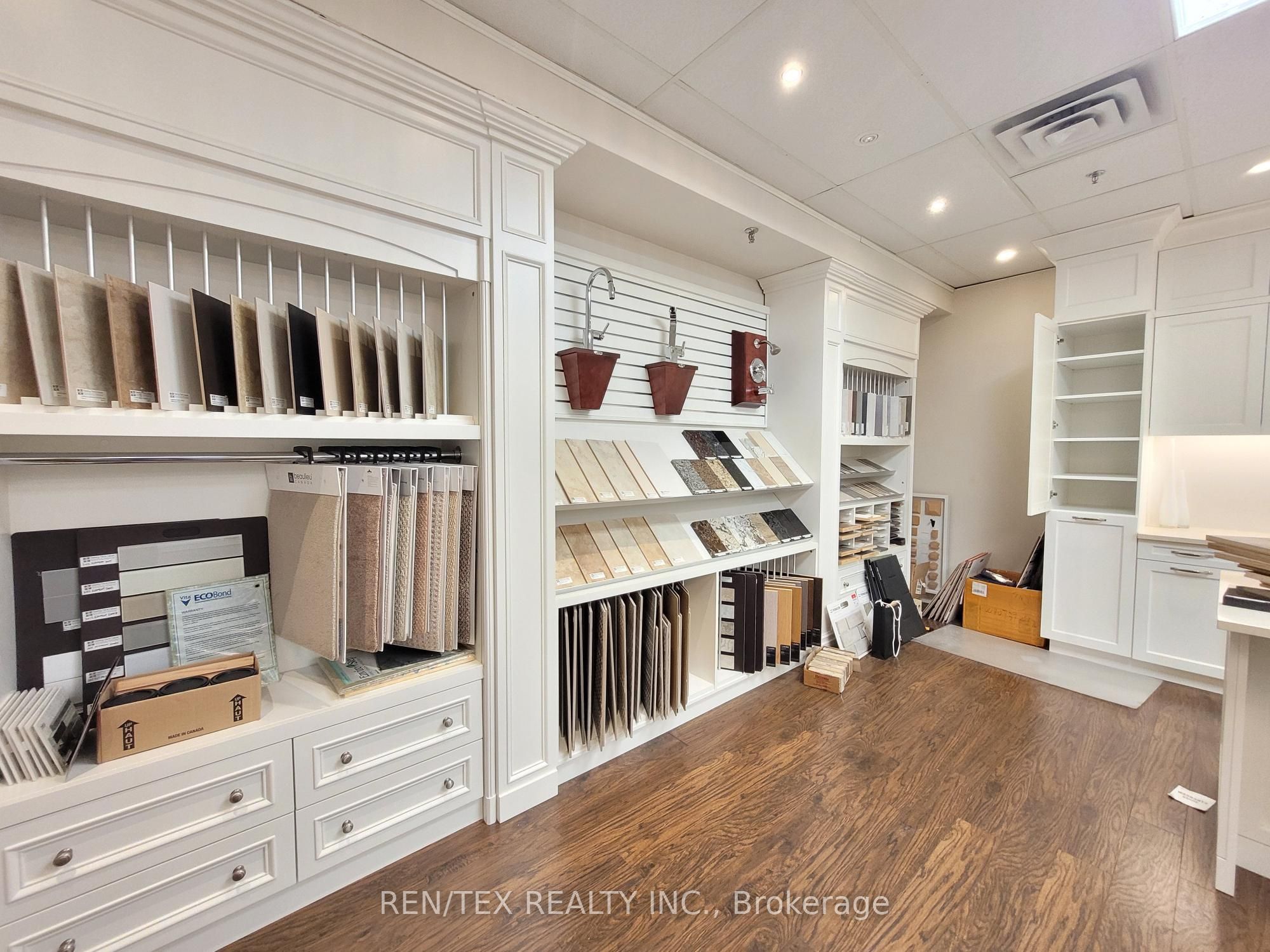 #100 - 50 West Wilmot Street Property Photo 4