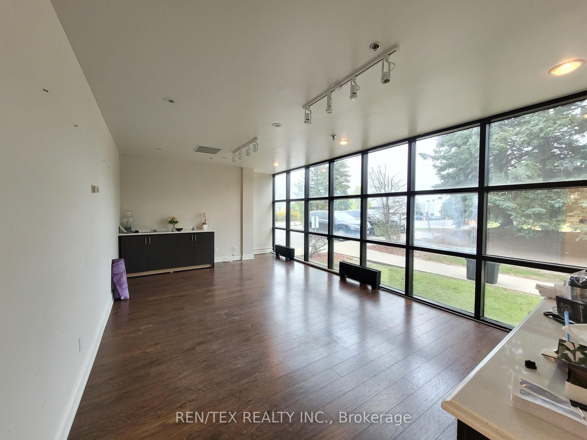 #100 - 50 West Wilmot Street Property Photo 6