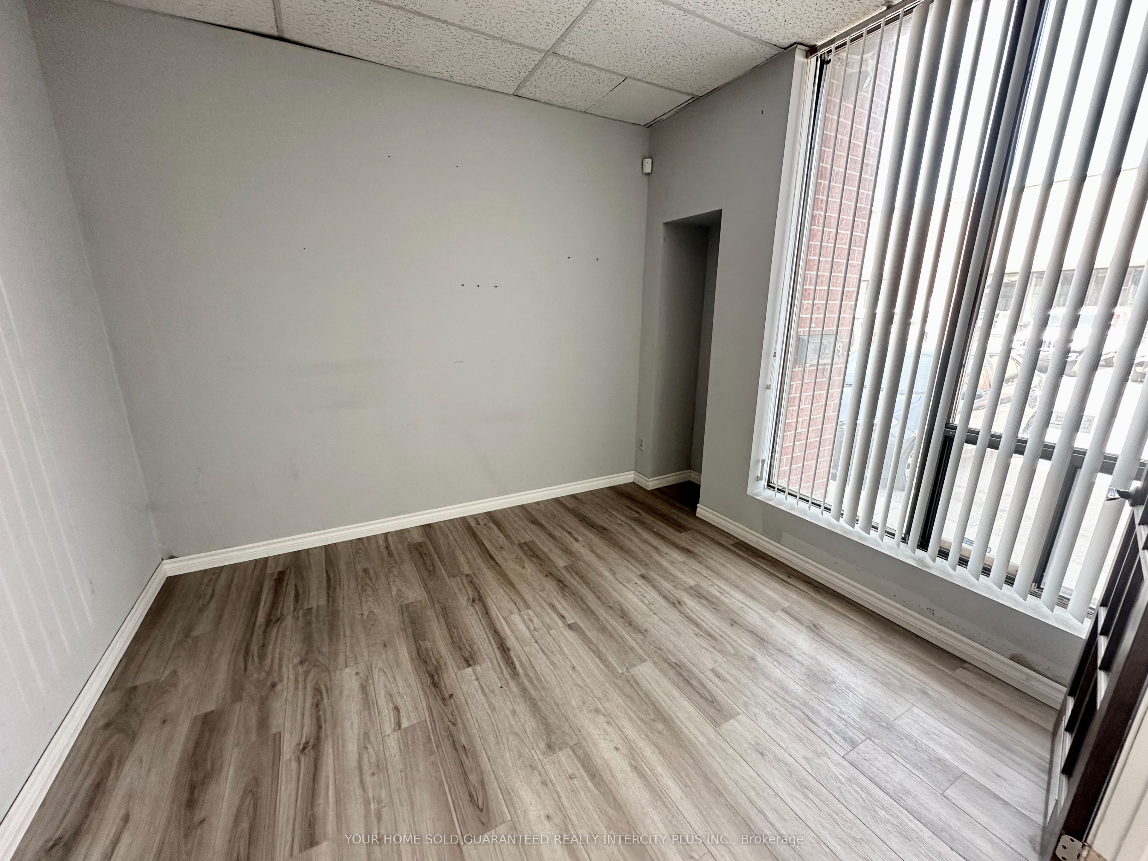 #8 - 70 Hanlan Road Property Photo 4