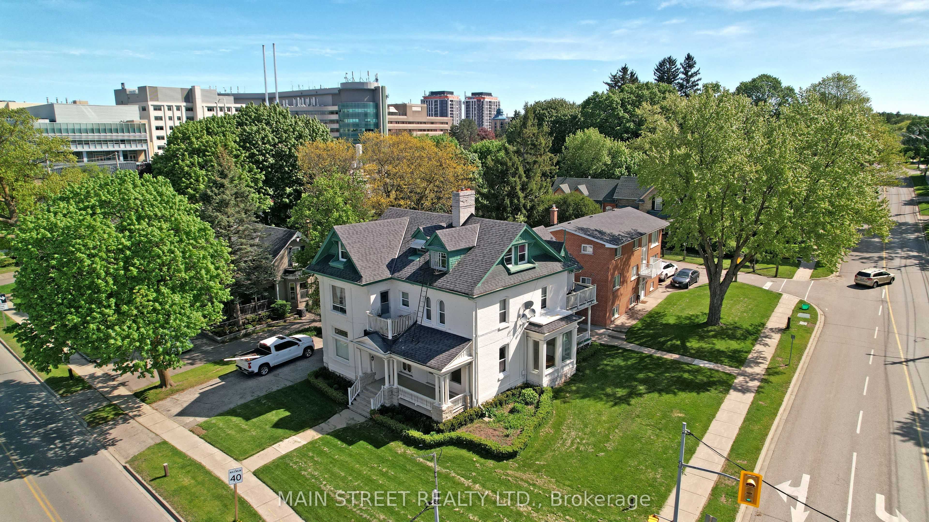 589 Queen St Property Photo 1