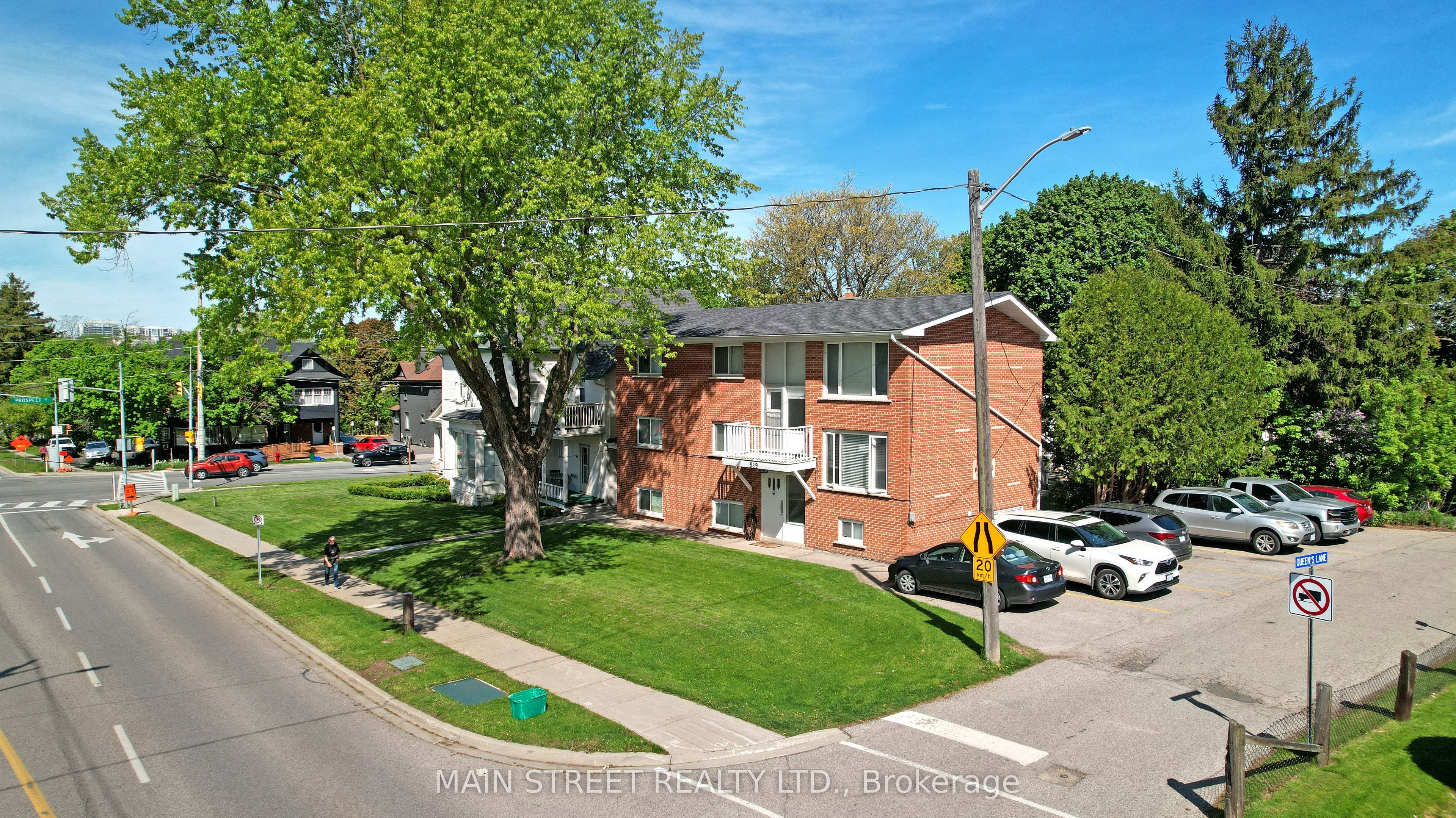 589 Queen St Property Photo 2