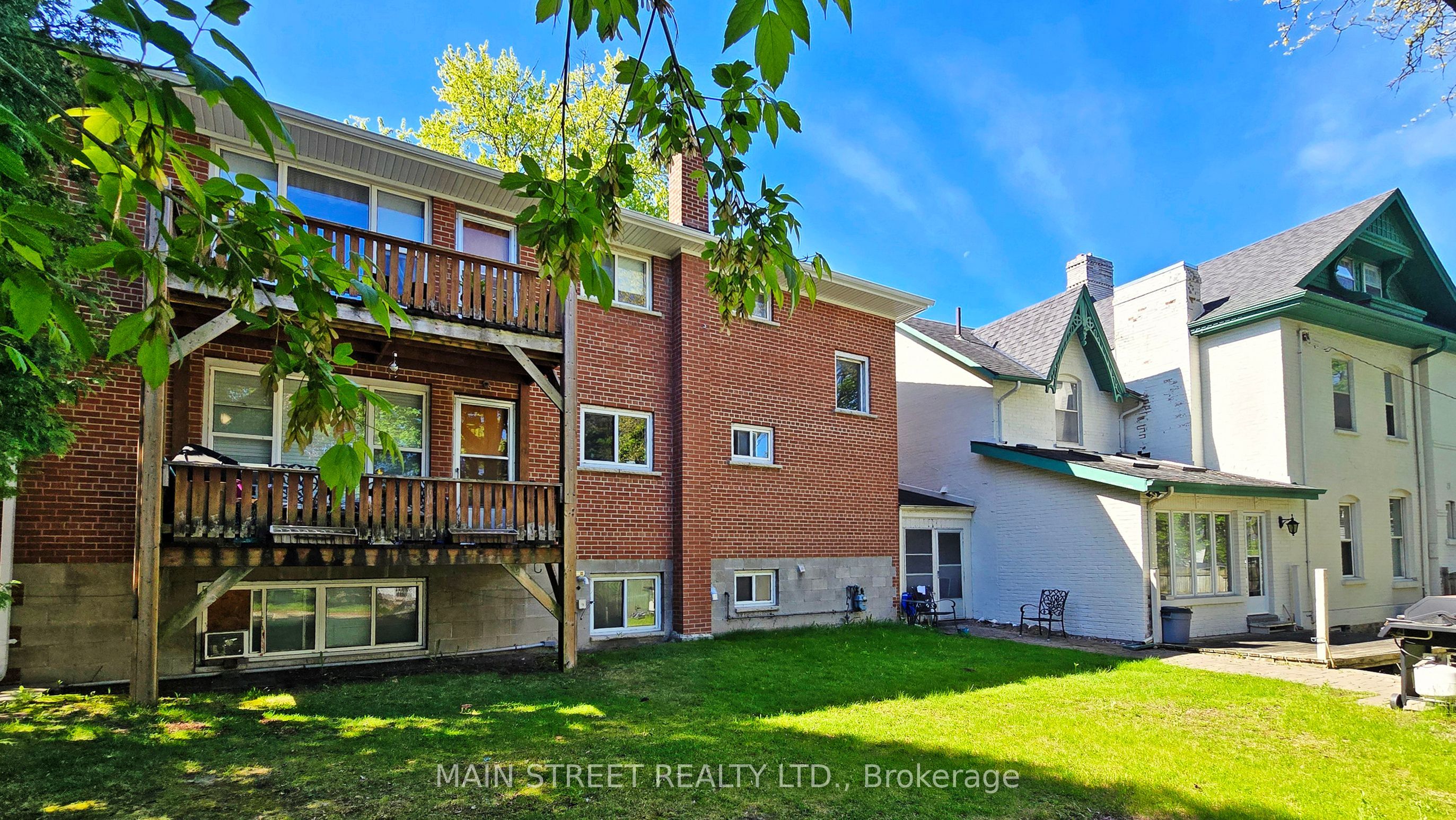 589 Queen St Property Photo 8