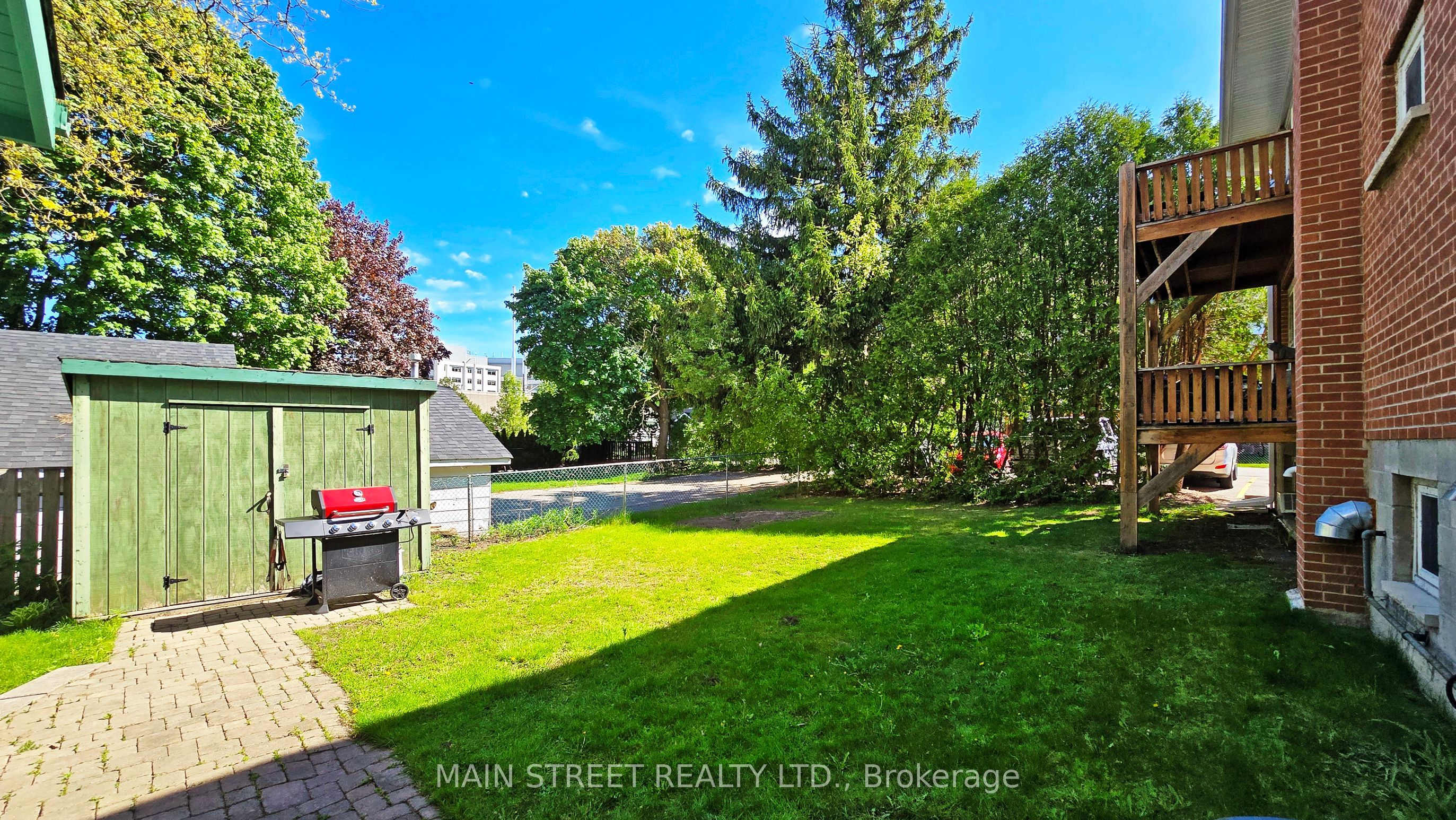 589 Queen St Property Photo 9