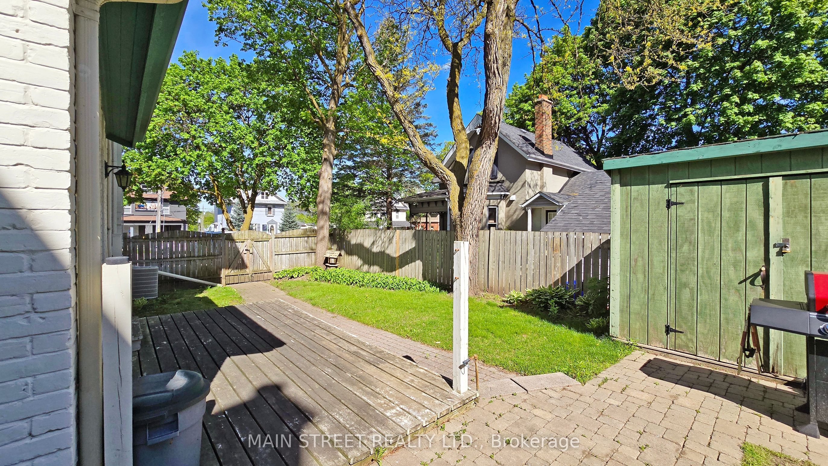 589 Queen St Property Photo 10