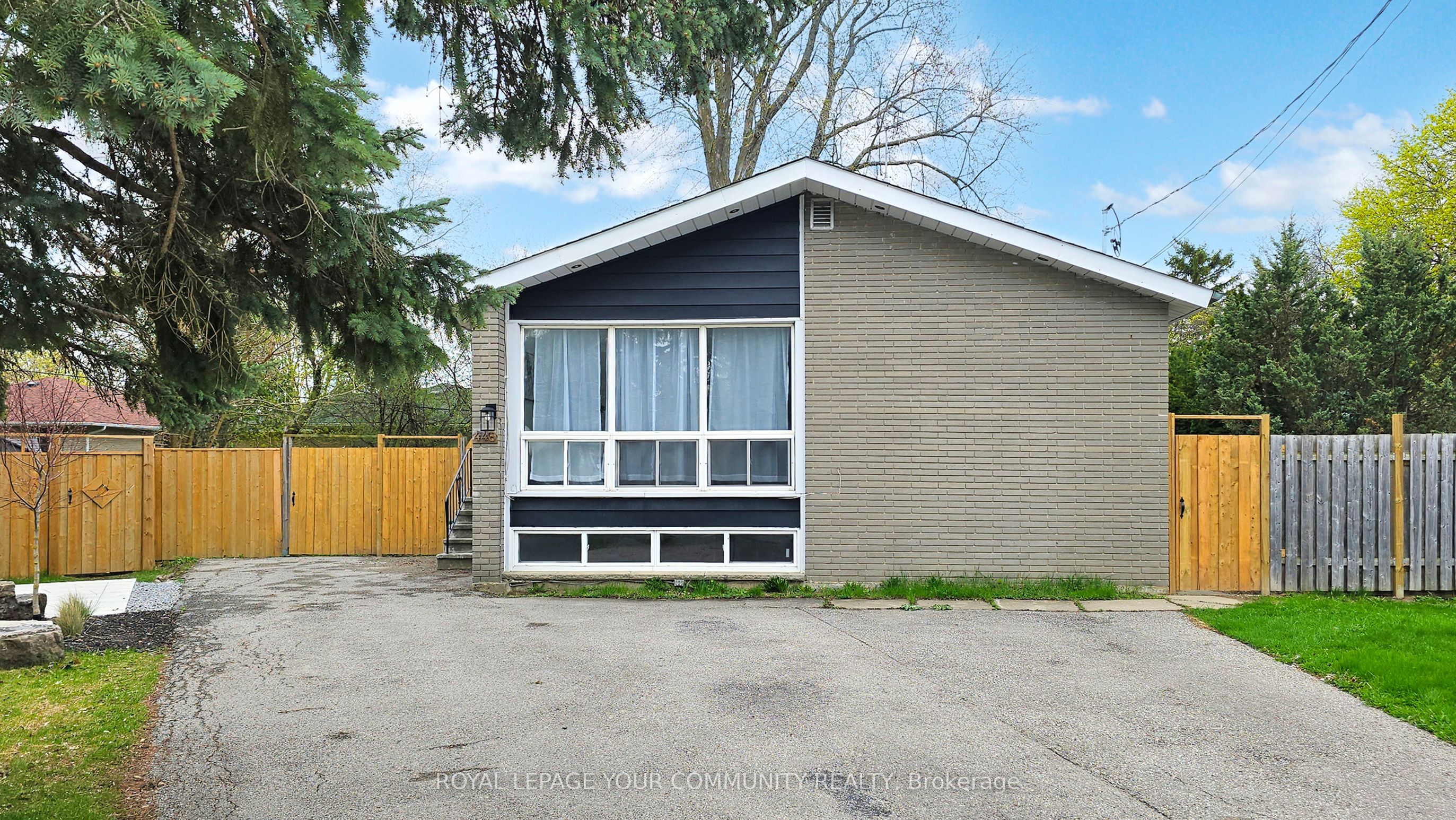 446 Lynett Crescent Property Photo 1