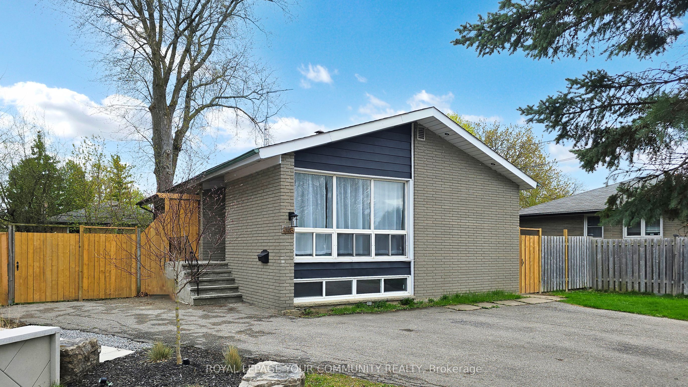 446 Lynett Crescent Property Photo 2