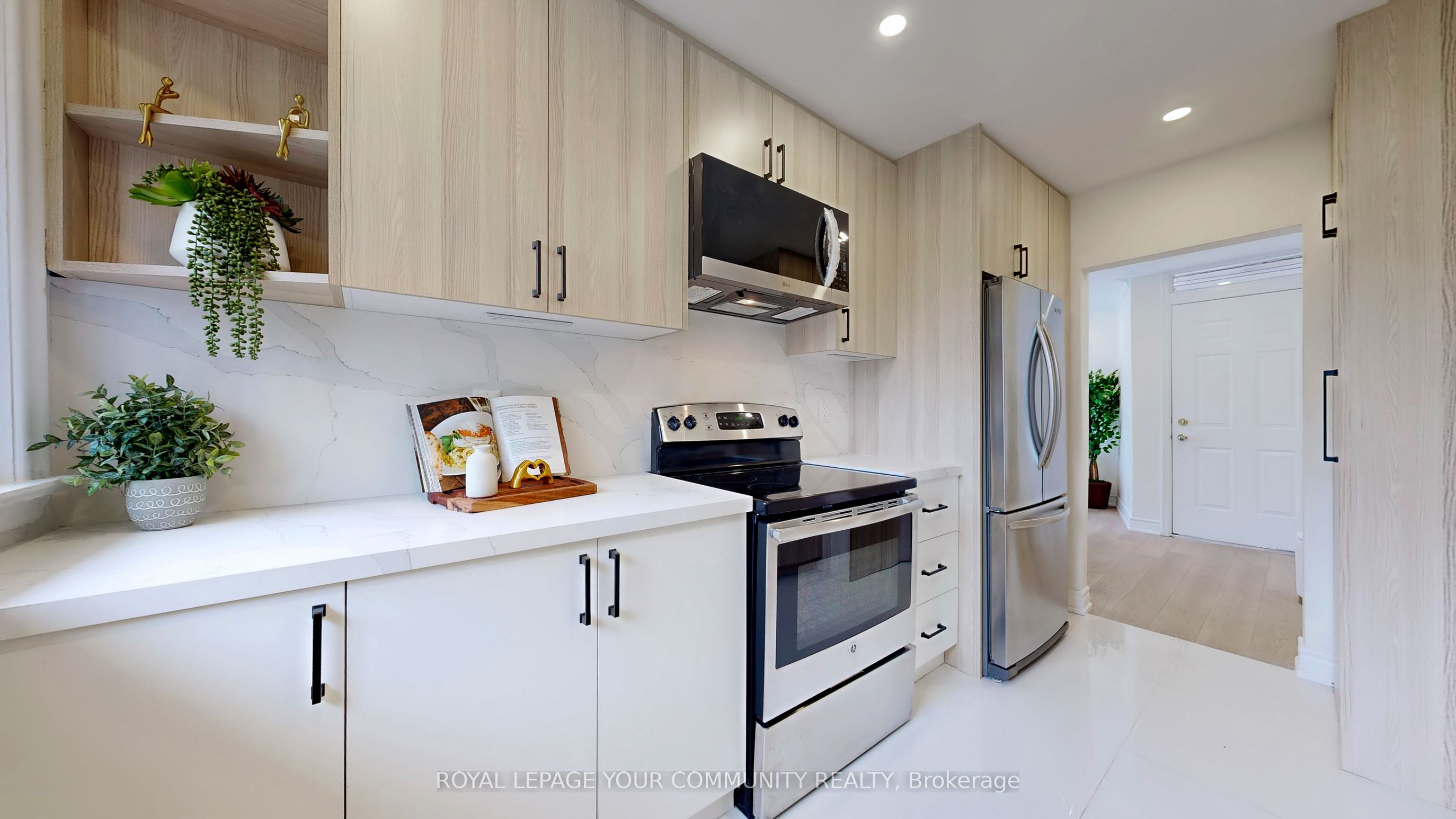446 Lynett Crescent Property Photo 14