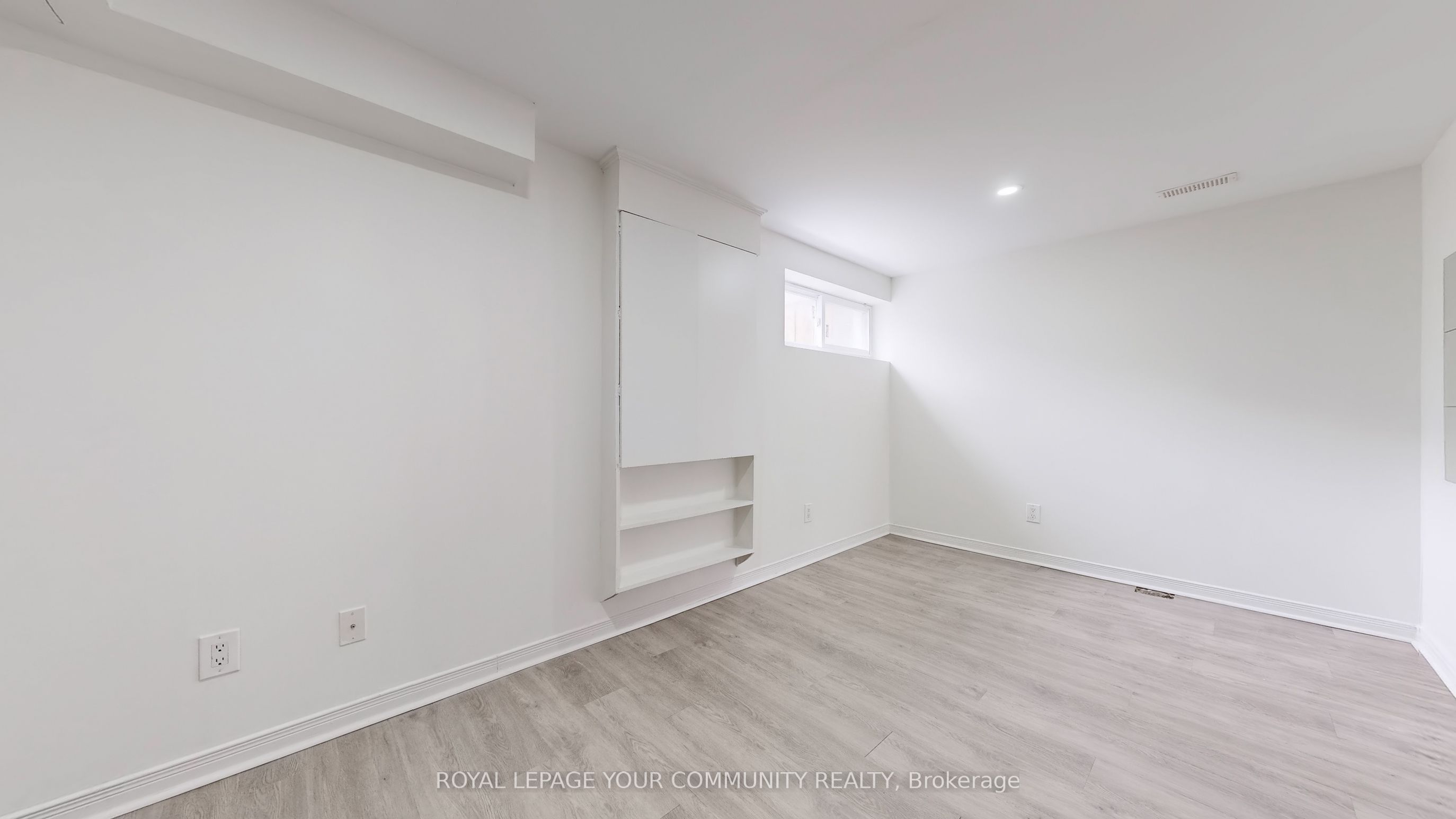 446 Lynett Crescent Property Photo 35