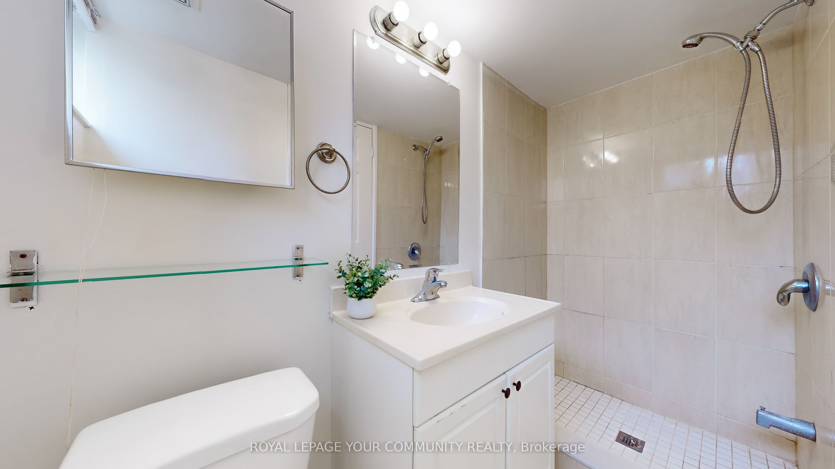 446 Lynett Crescent Property Photo 44