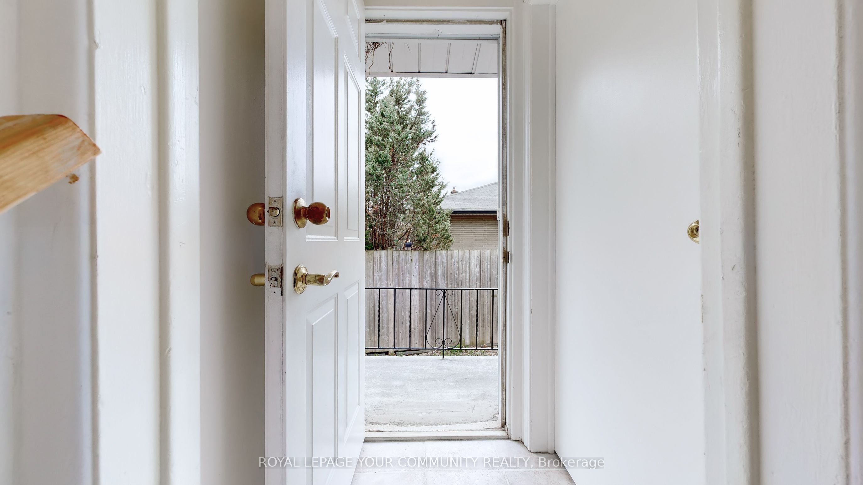 446 Lynett Crescent Property Photo 46
