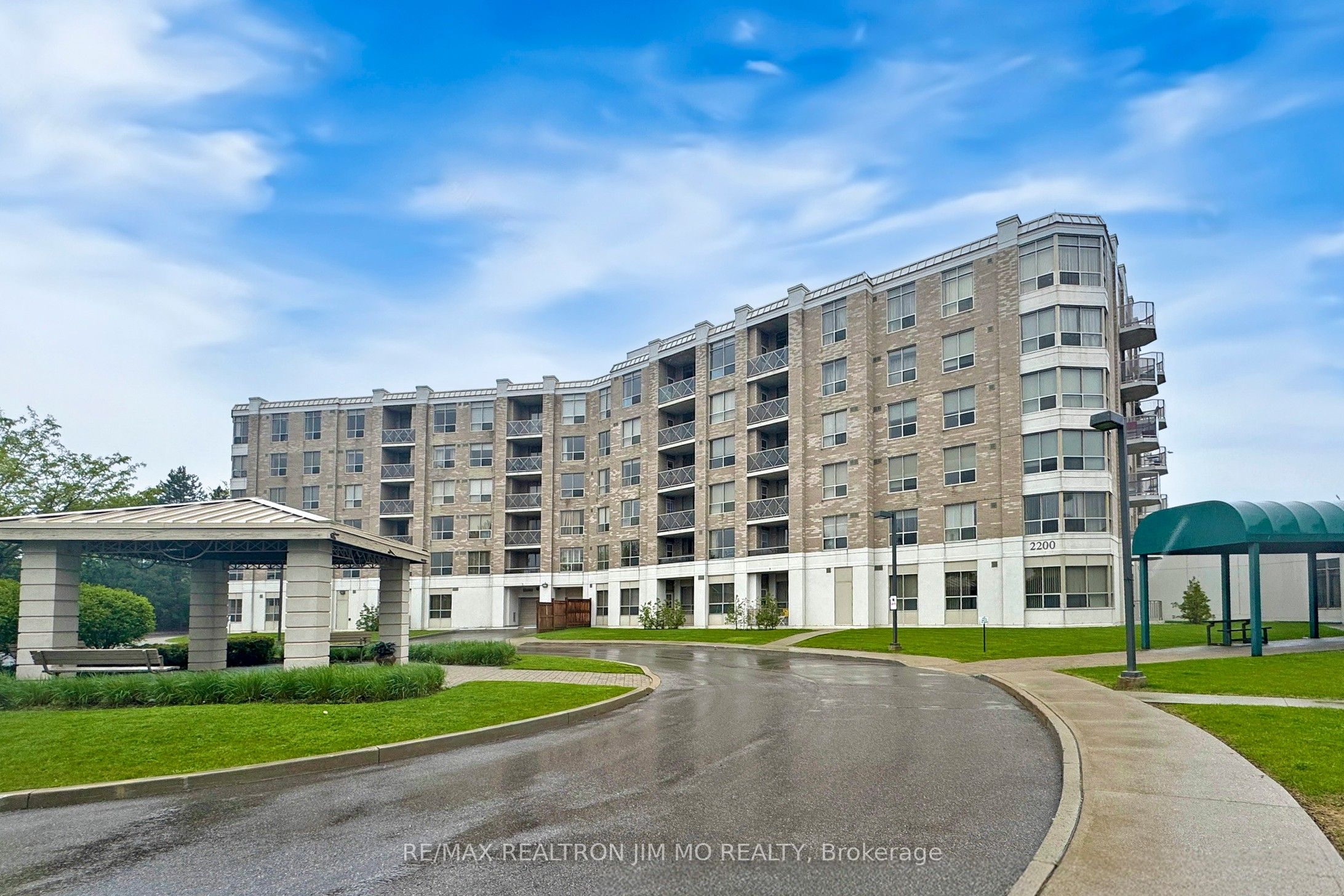 2200 John St Property Photo 1