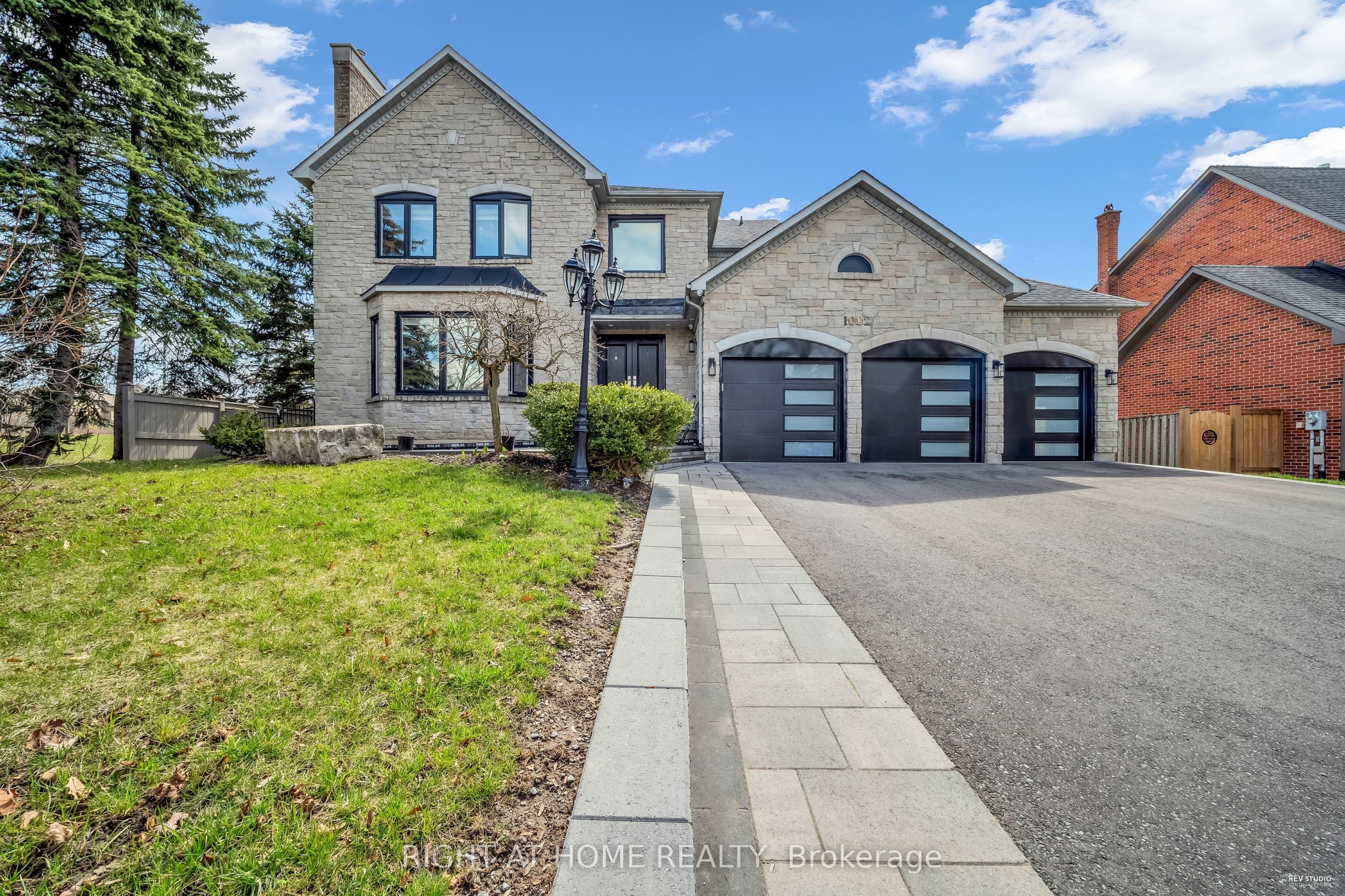 1092 Stonehaven Avenue Property Photo 1