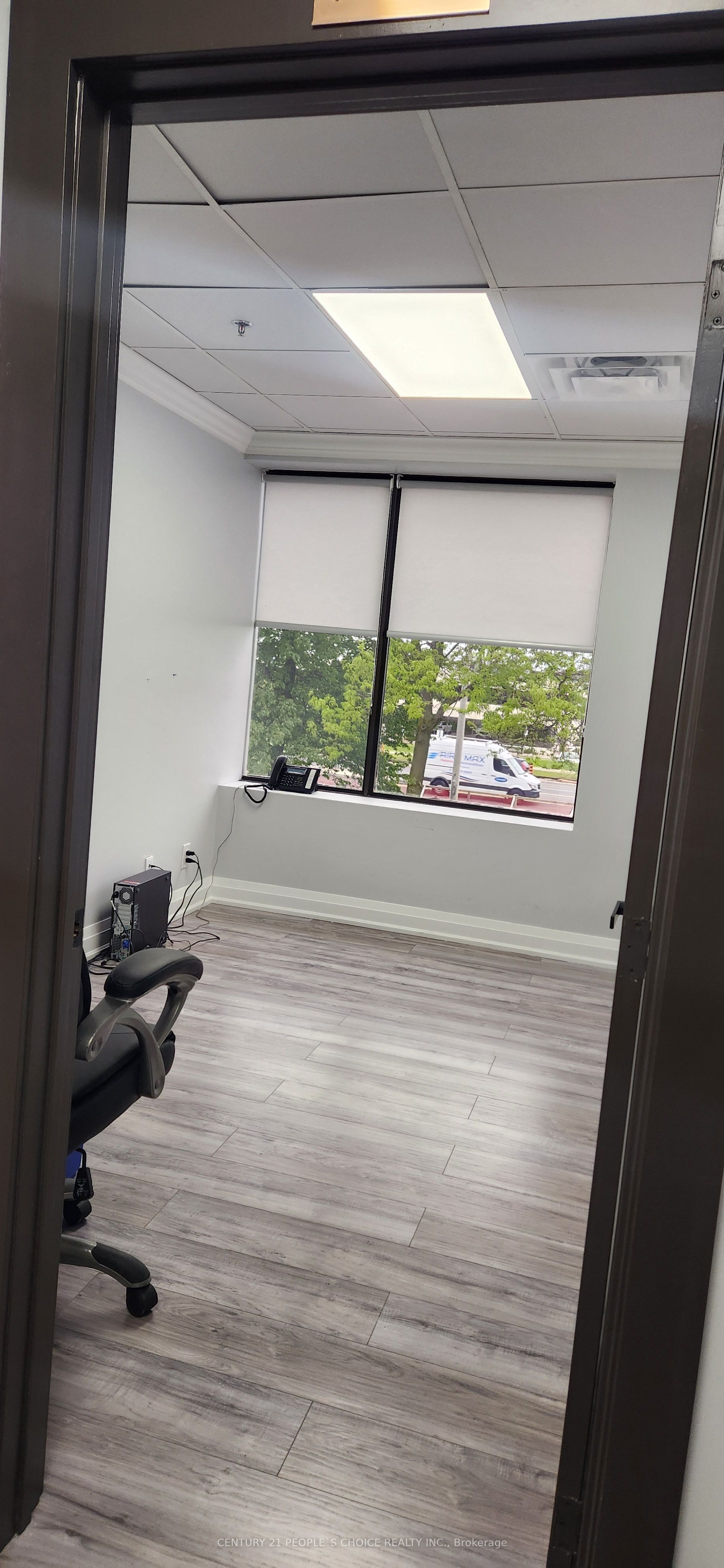 #upper - 237 Romina Drive Property Photo 2
