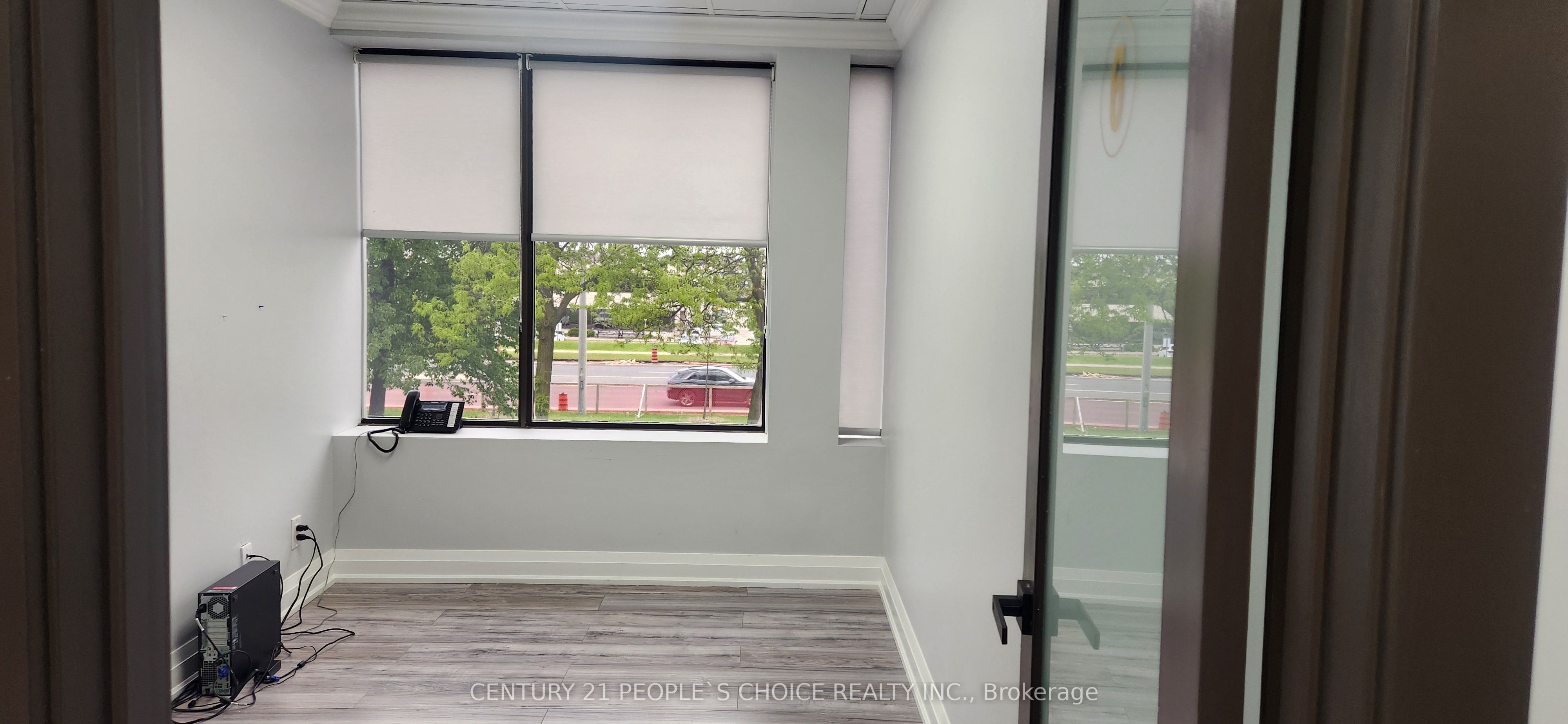 #upper - 237 Romina Drive Property Photo 6