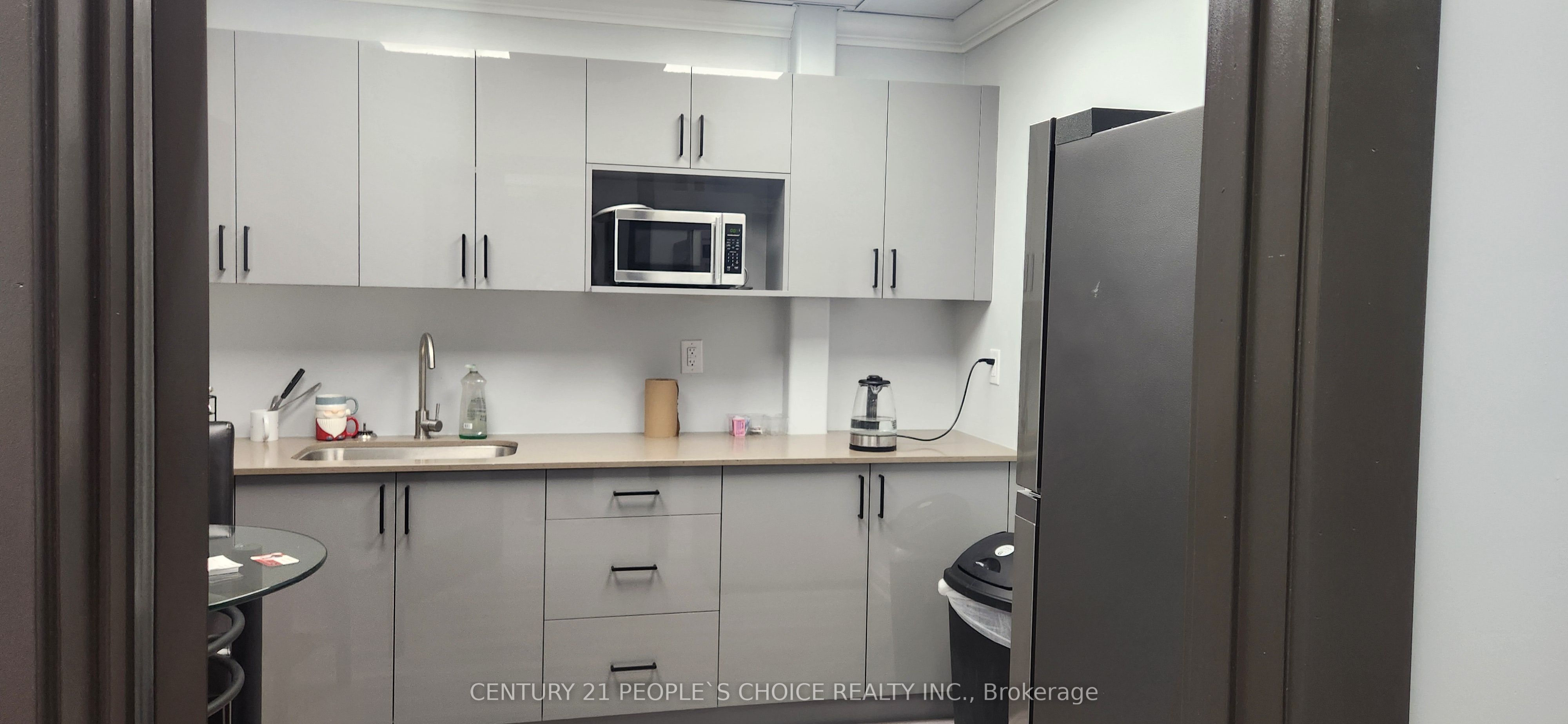 #upper - 237 Romina Drive Property Photo 7