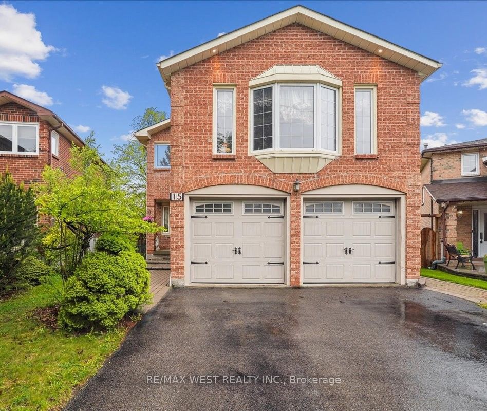 15 Versailles Court Property Photo 1