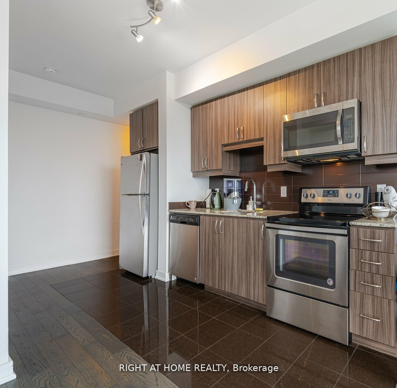 #1709 - 9205 Yonge Street Property Photo 4