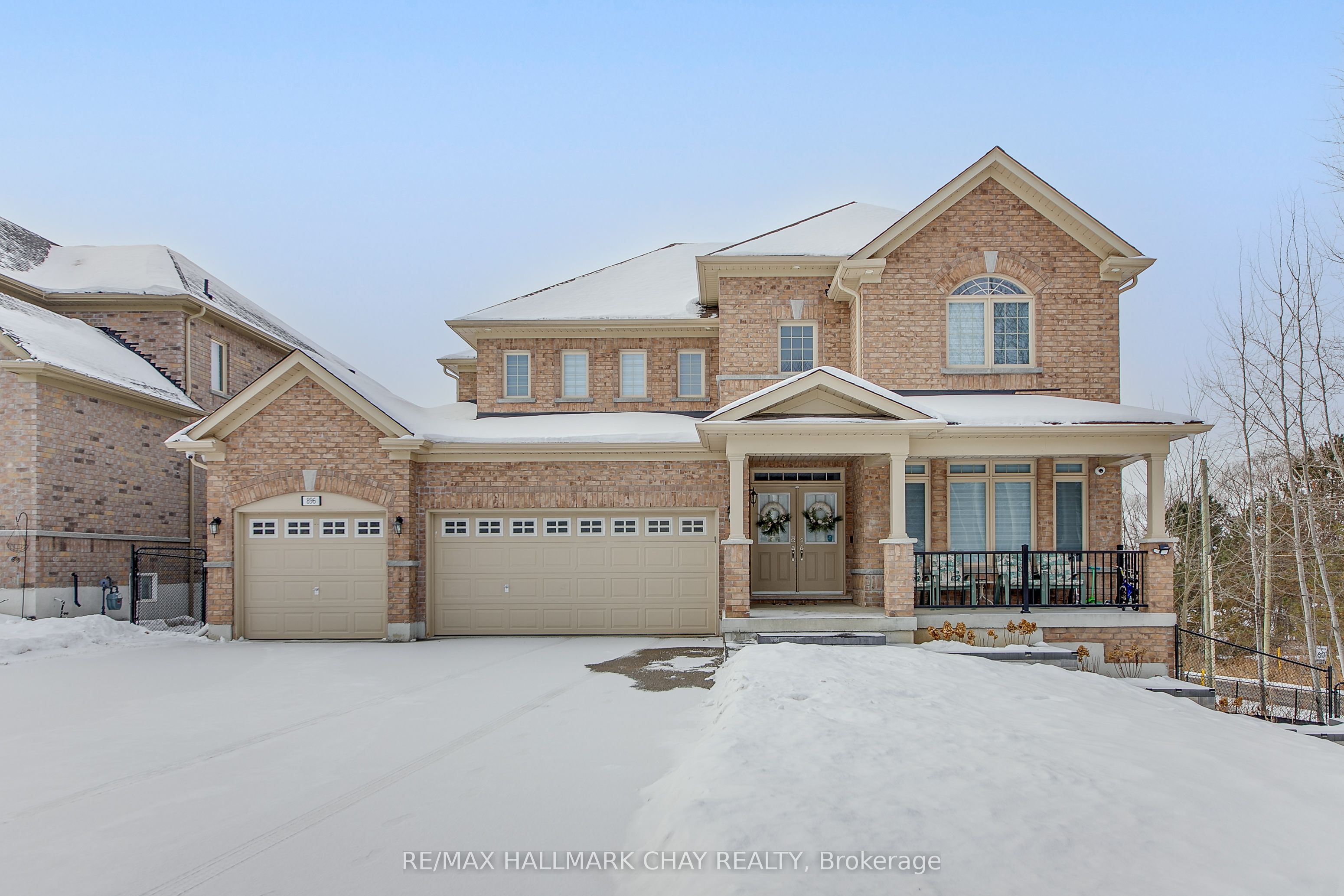 896 John St Property Photo 1