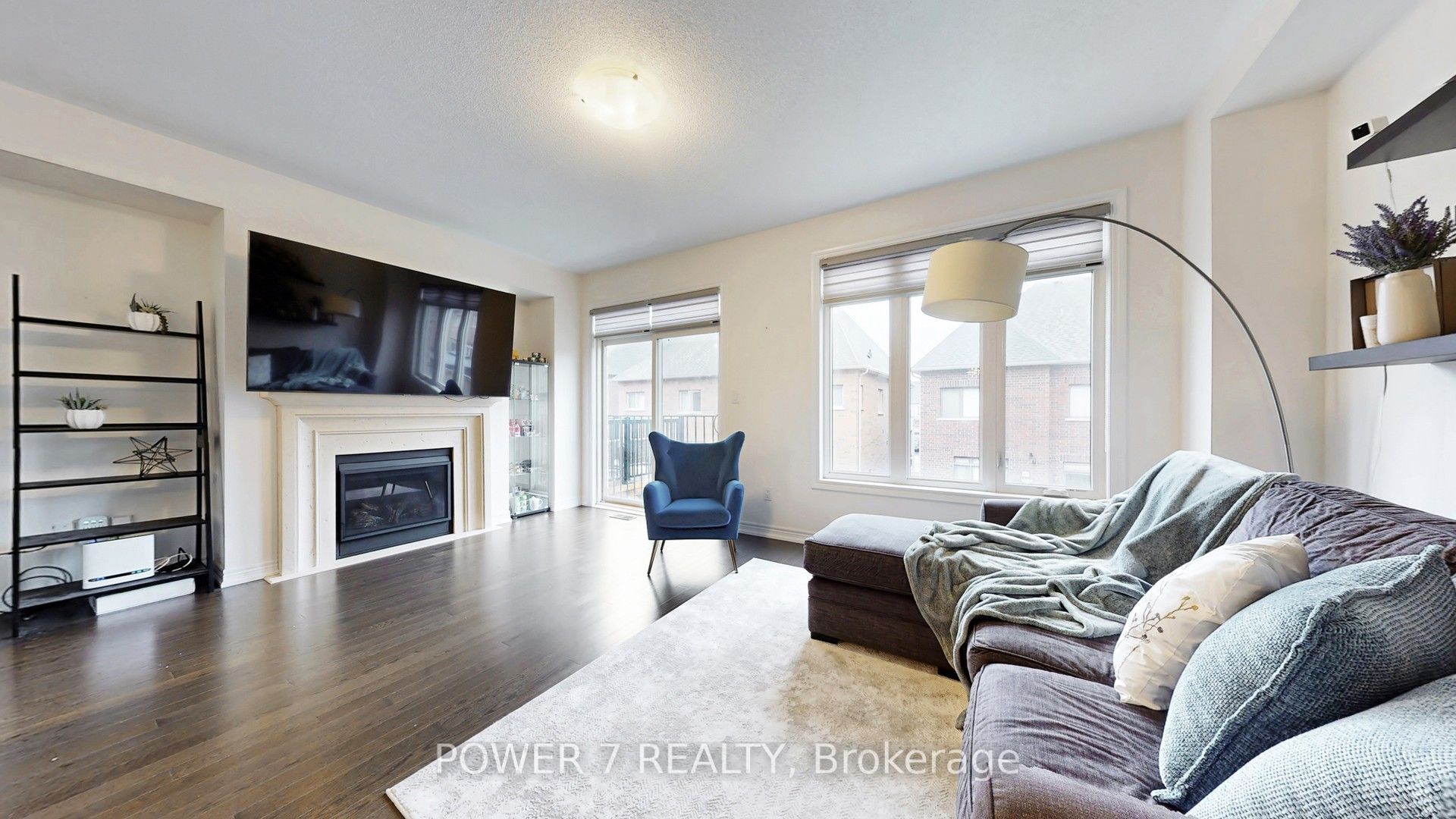 381 Chouinard Way Property Photo 2