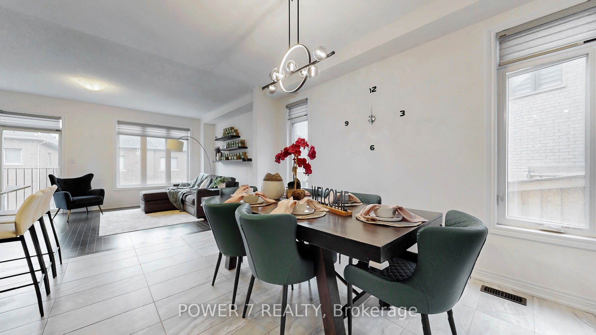 381 Chouinard Way Property Photo 6