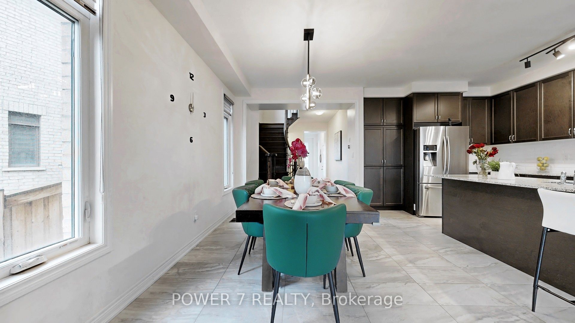 381 Chouinard Way Property Photo 8