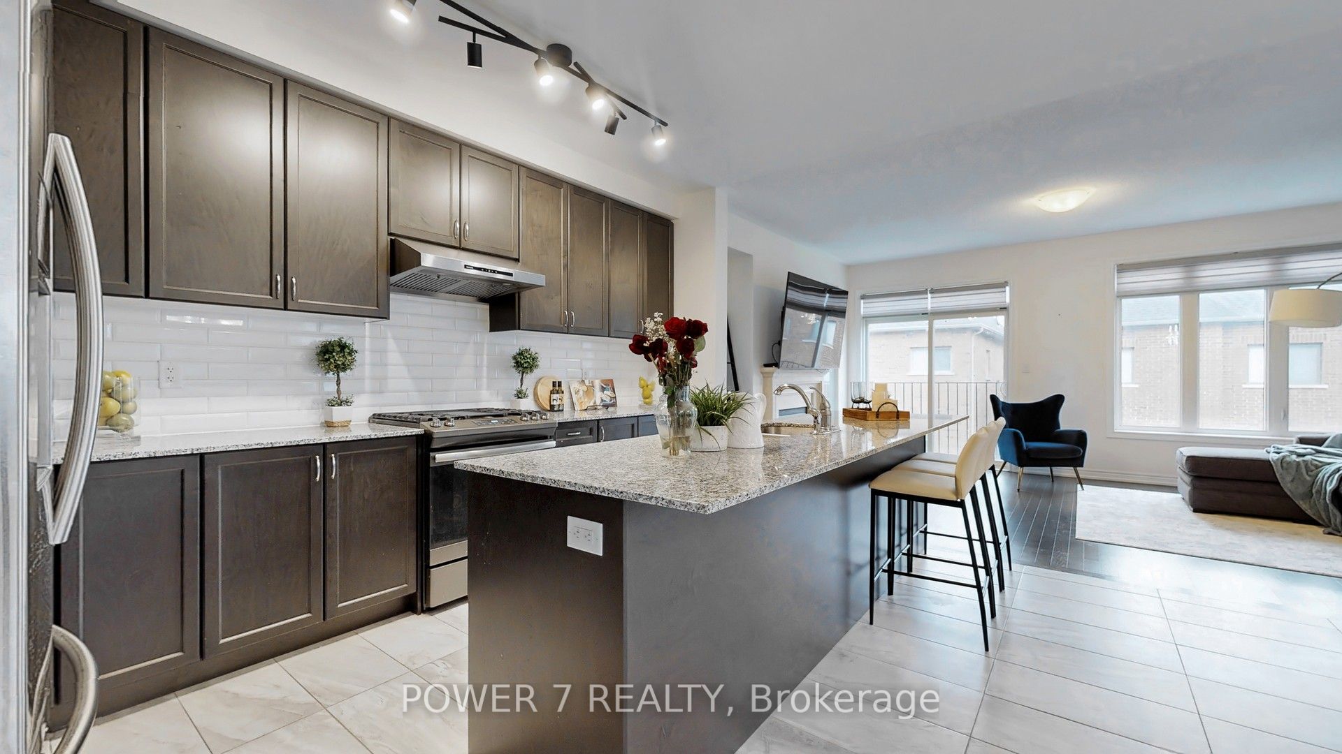 381 Chouinard Way Property Photo 11